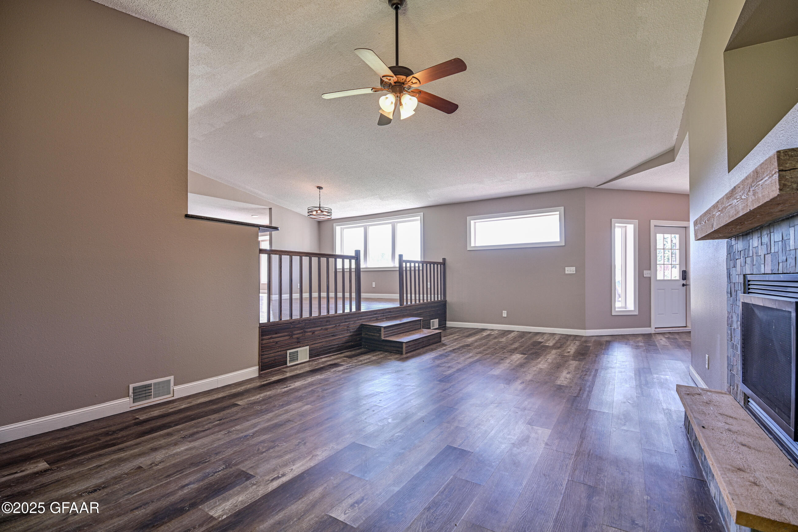 Grand Forks, North Dakota 58201, United States, 3 Bedrooms Bedrooms, ,3 BathroomsBathrooms,Residential,Active,204239