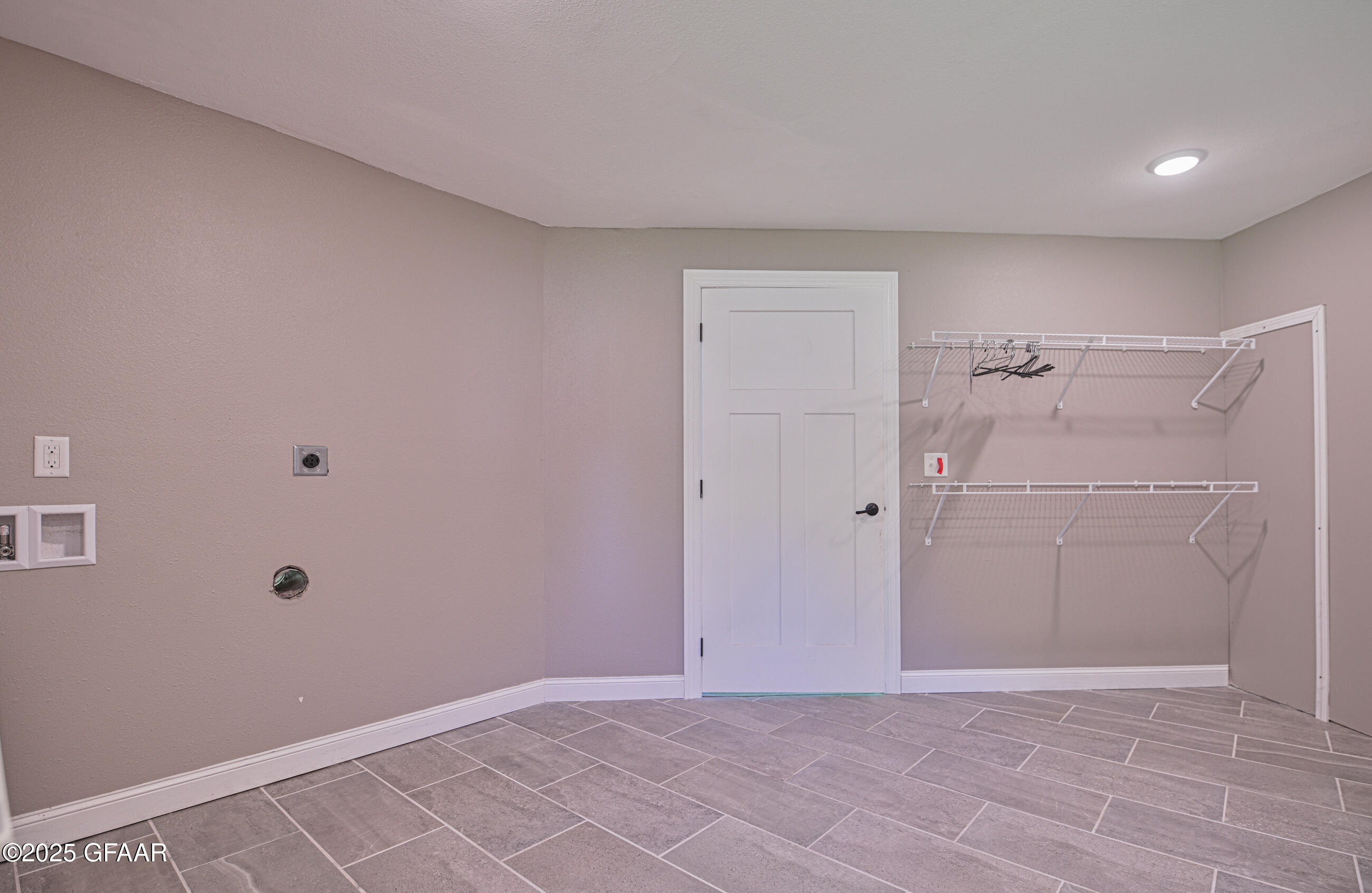 Grand Forks, North Dakota 58201, United States, 3 Bedrooms Bedrooms, ,3 BathroomsBathrooms,Residential,Active,204239