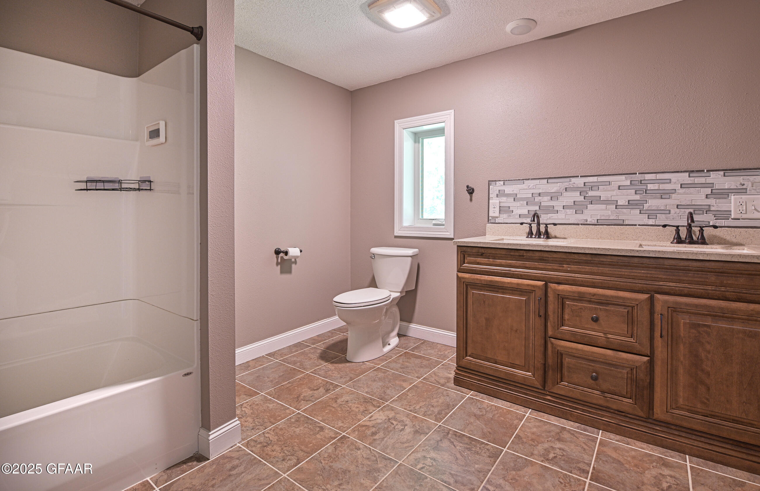 Grand Forks, North Dakota 58201, United States, 3 Bedrooms Bedrooms, ,3 BathroomsBathrooms,Residential,Active,204239