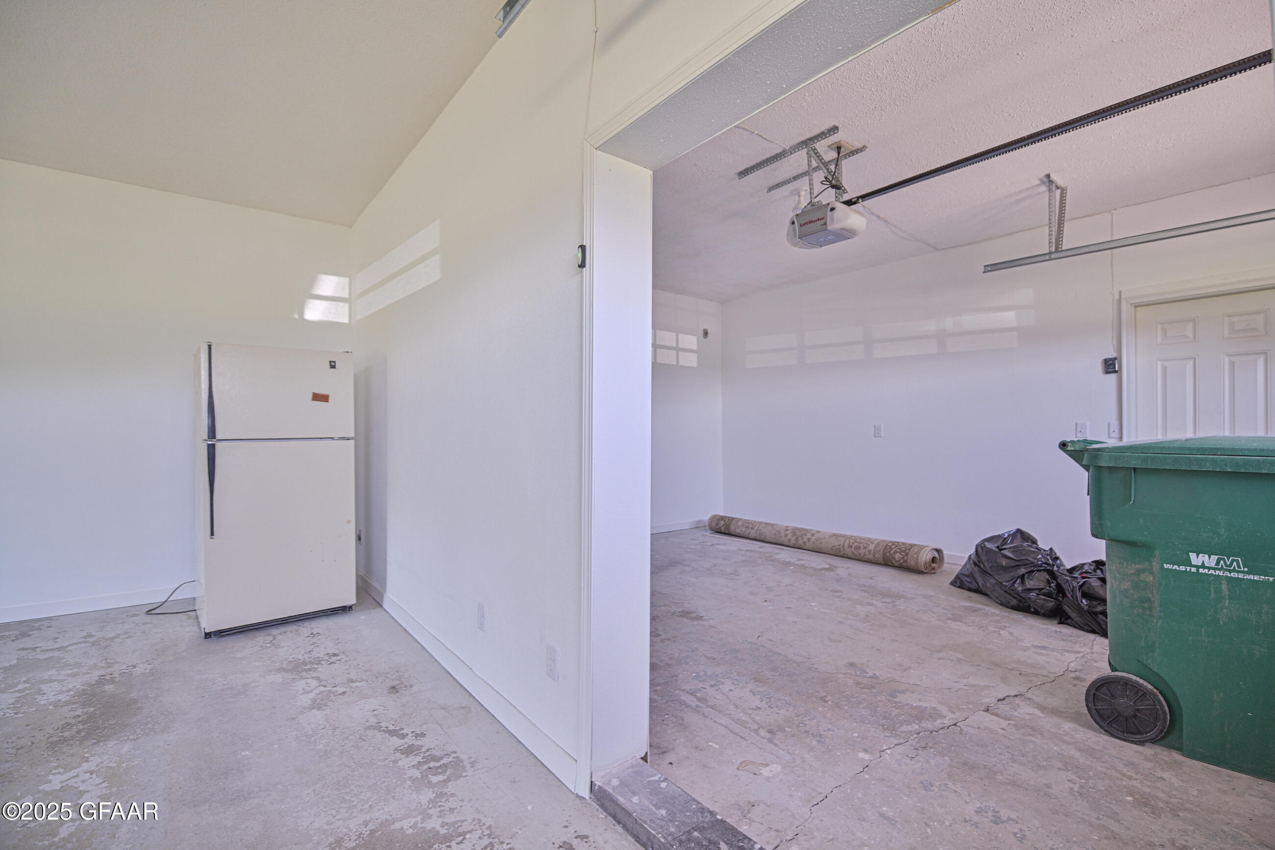 Grand Forks, North Dakota 58201, United States, 3 Bedrooms Bedrooms, ,3 BathroomsBathrooms,Residential,Active,204239