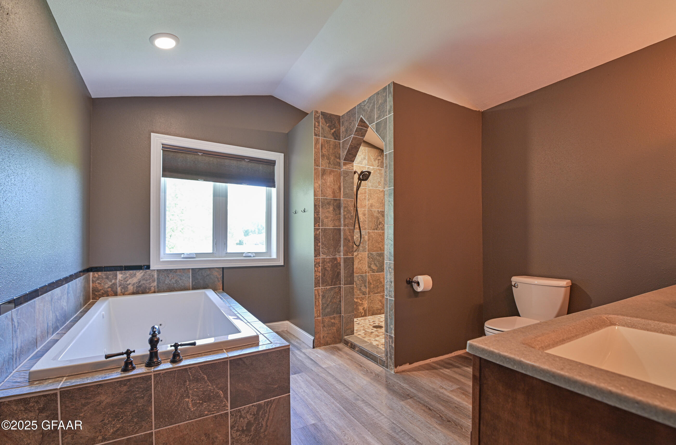 Grand Forks, North Dakota 58201, United States, 3 Bedrooms Bedrooms, ,3 BathroomsBathrooms,Residential,Active,204239