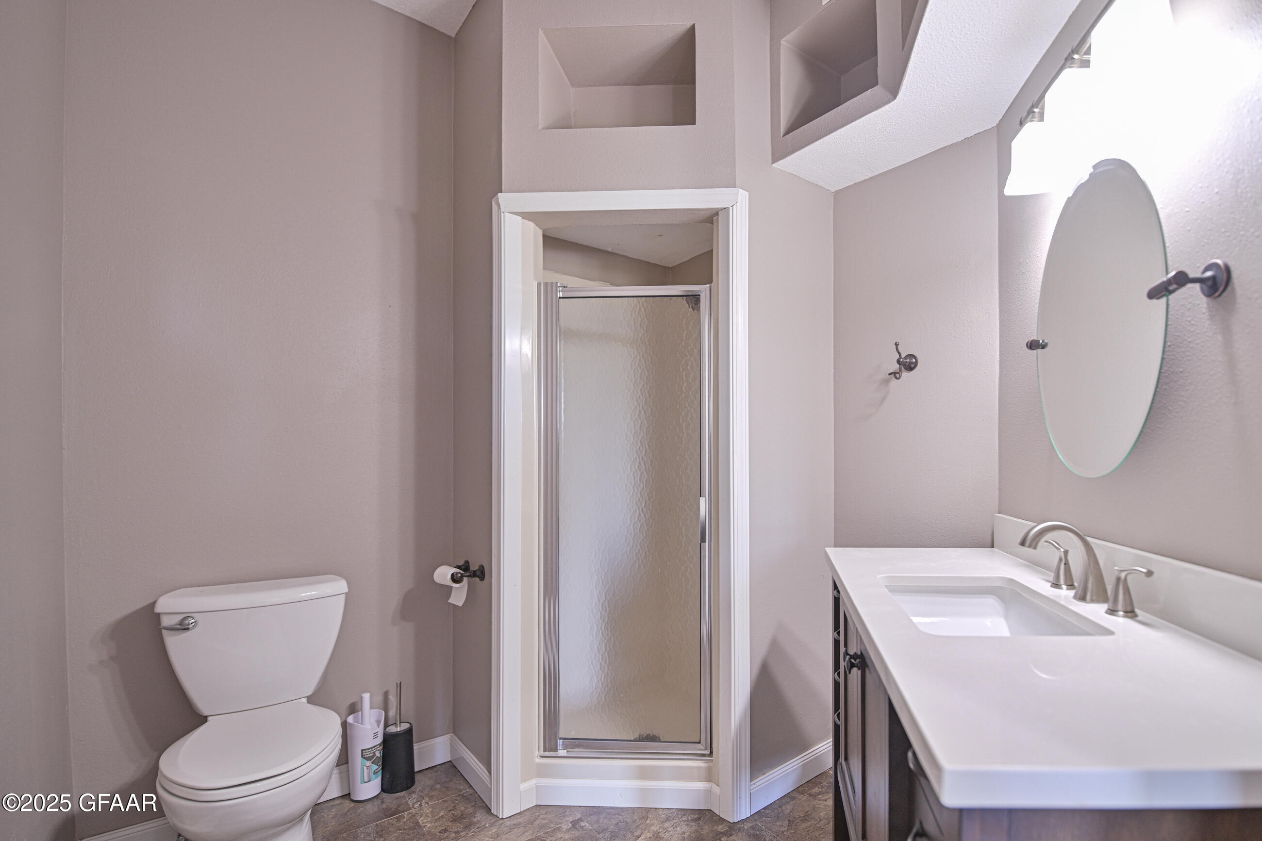 Grand Forks, North Dakota 58201, United States, 3 Bedrooms Bedrooms, ,3 BathroomsBathrooms,Residential,Active,204239