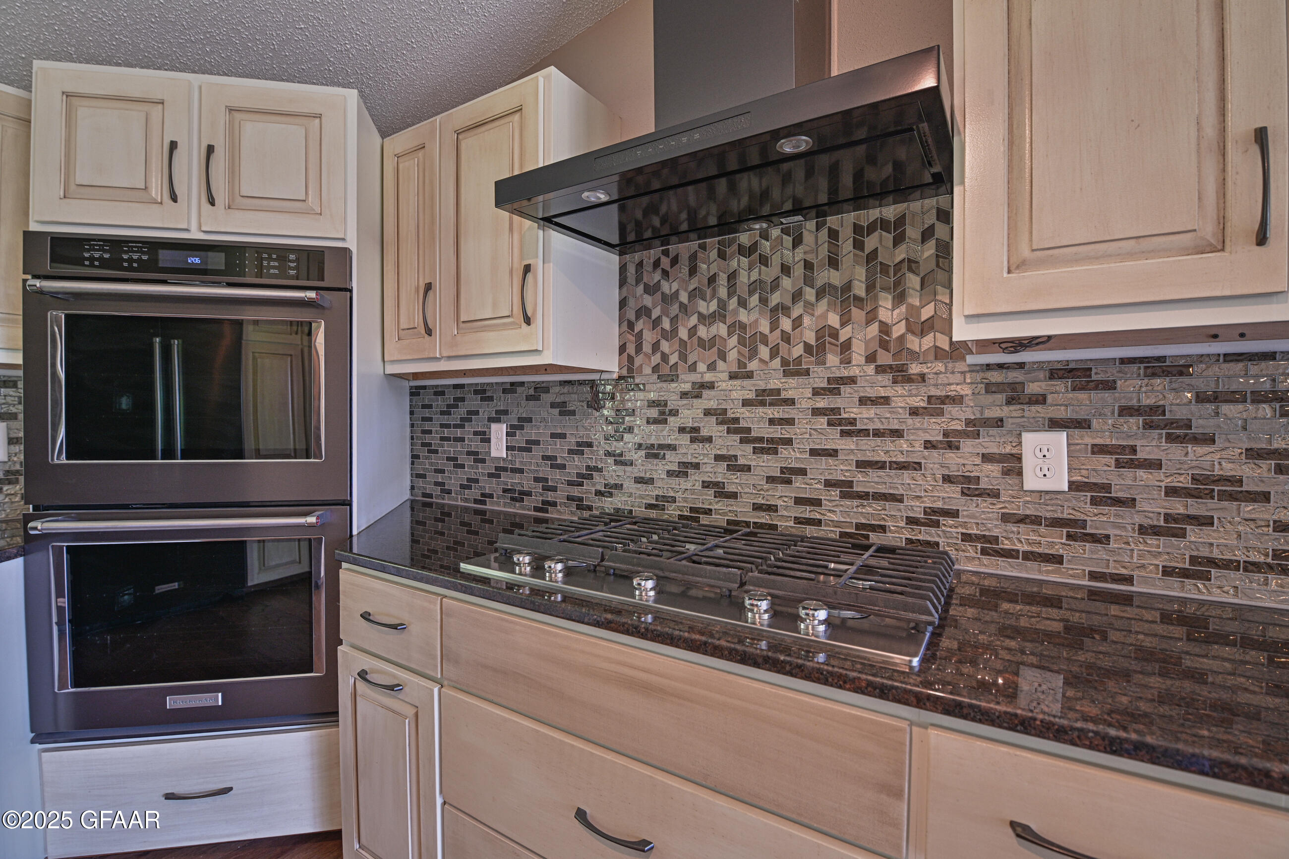 Grand Forks, North Dakota 58201, United States, 3 Bedrooms Bedrooms, ,3 BathroomsBathrooms,Residential,Active,204239