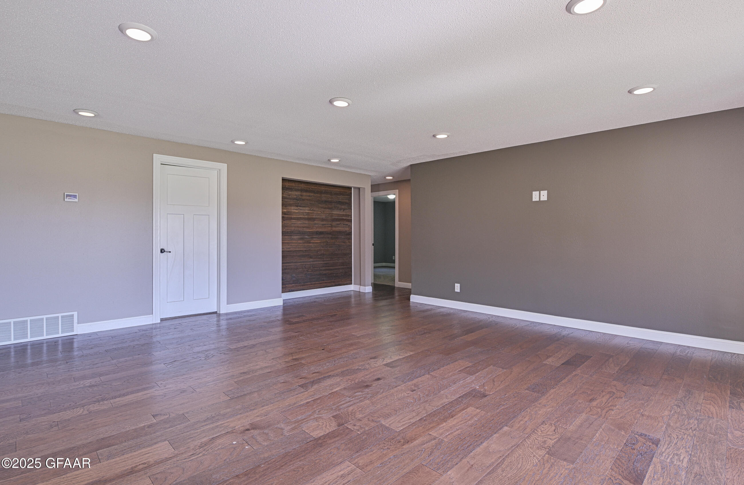 Grand Forks, North Dakota 58201, United States, 3 Bedrooms Bedrooms, ,3 BathroomsBathrooms,Residential,Active,204239