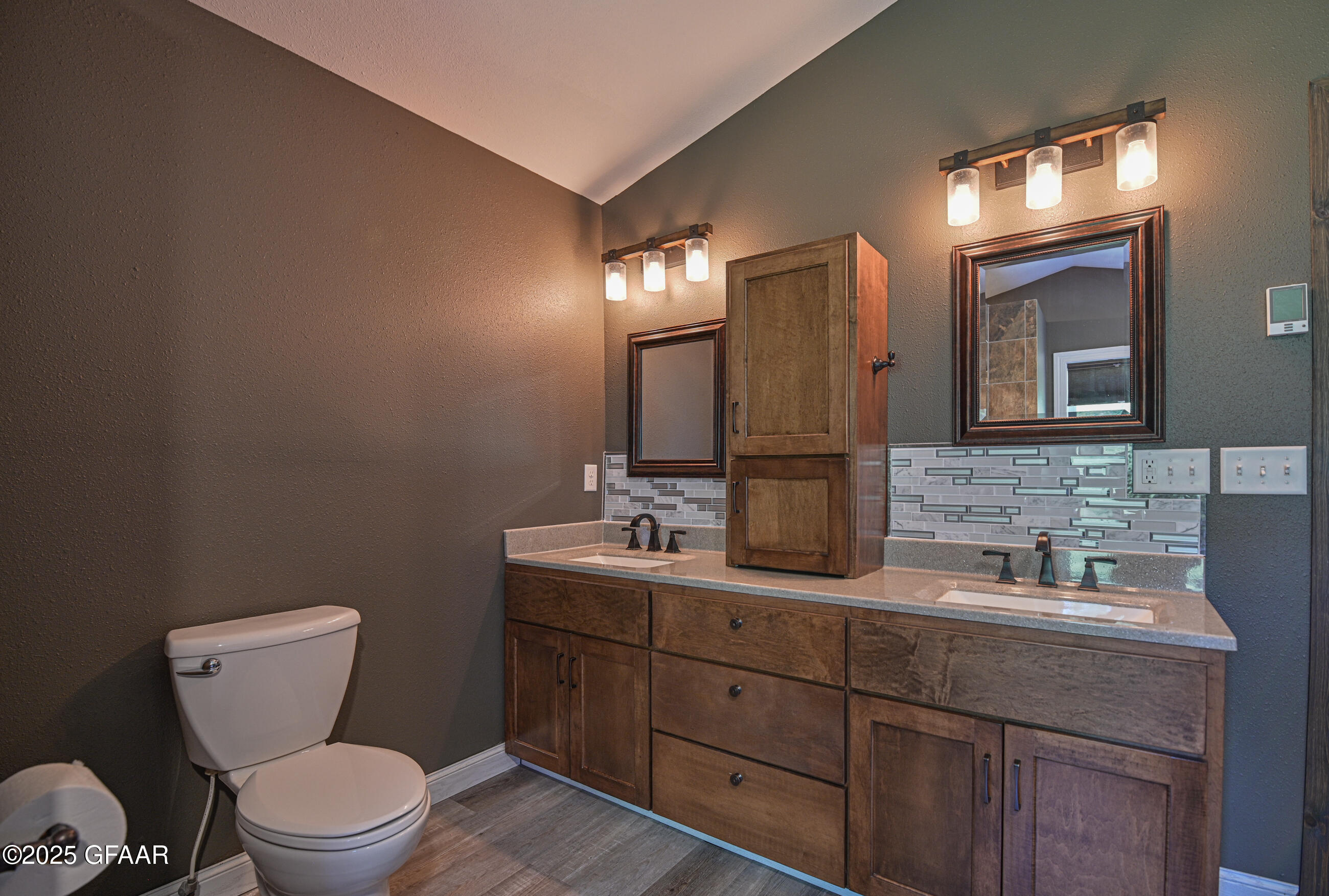 Grand Forks, North Dakota 58201, United States, 3 Bedrooms Bedrooms, ,3 BathroomsBathrooms,Residential,Active,204239