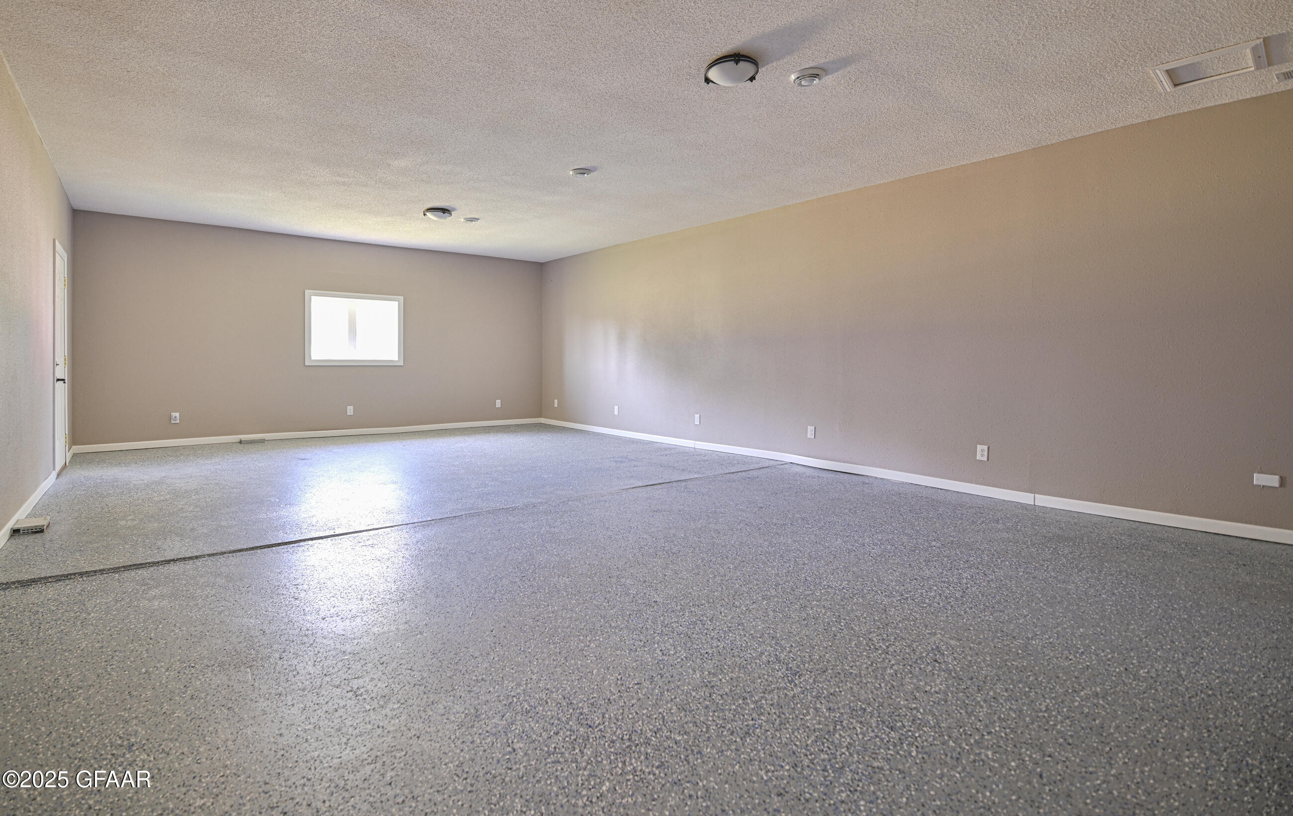 Grand Forks, North Dakota 58201, United States, 3 Bedrooms Bedrooms, ,3 BathroomsBathrooms,Residential,Active,204239