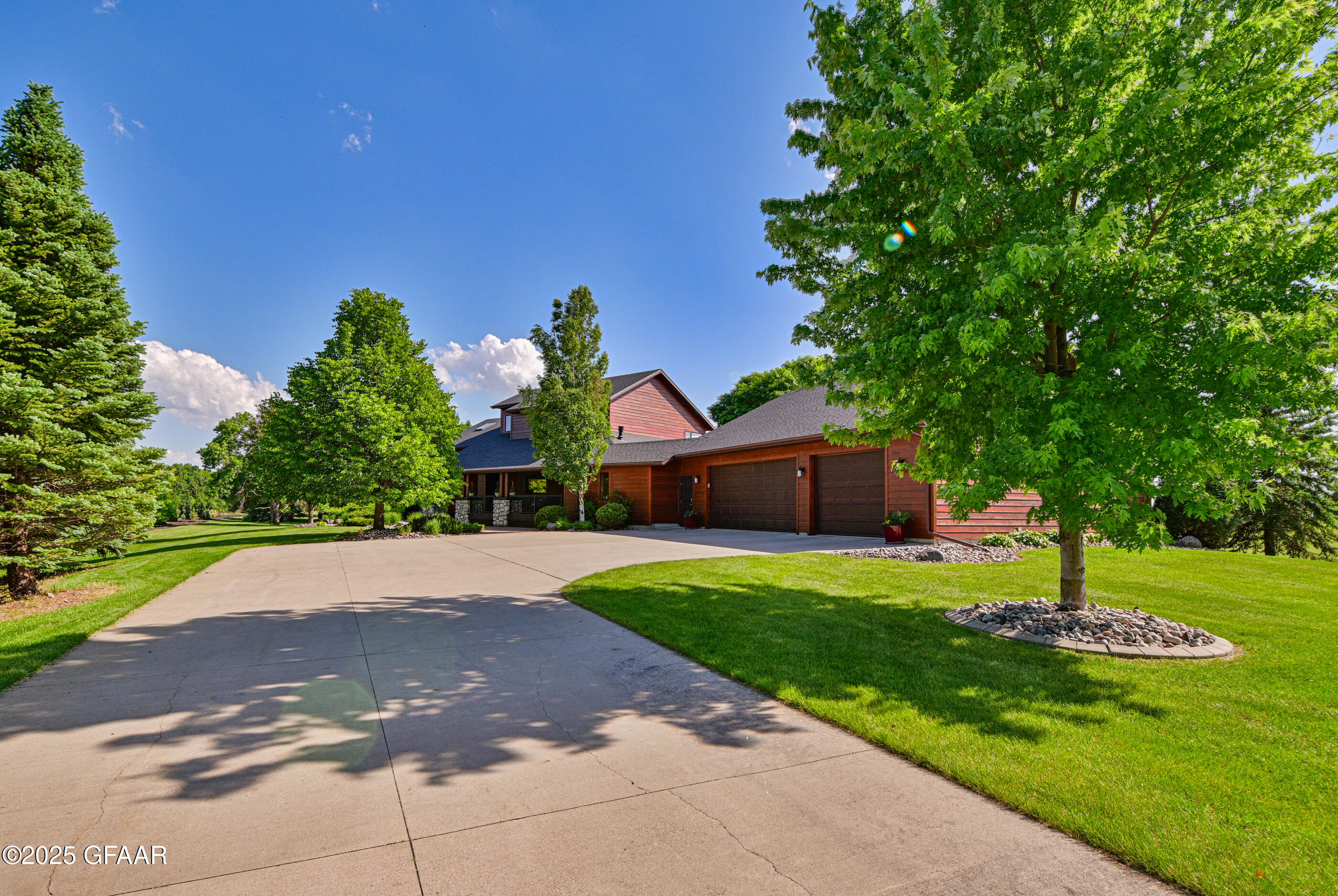 Grand Forks, North Dakota 58201, United States, 5 Bedrooms Bedrooms, ,3 BathroomsBathrooms,Residential,Active,166300