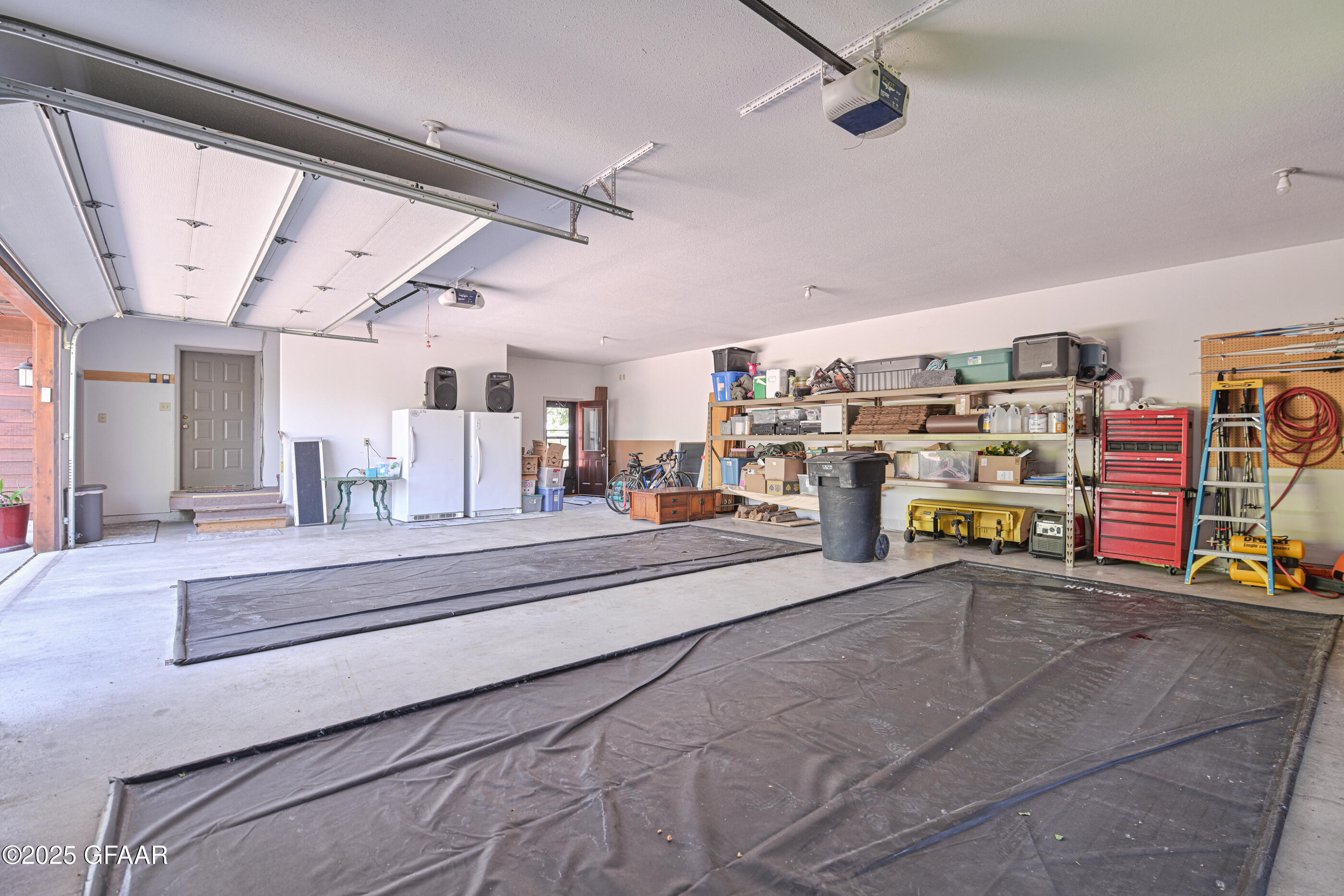 Grand Forks, North Dakota 58201, United States, 5 Bedrooms Bedrooms, ,3 BathroomsBathrooms,Residential,Active,166300