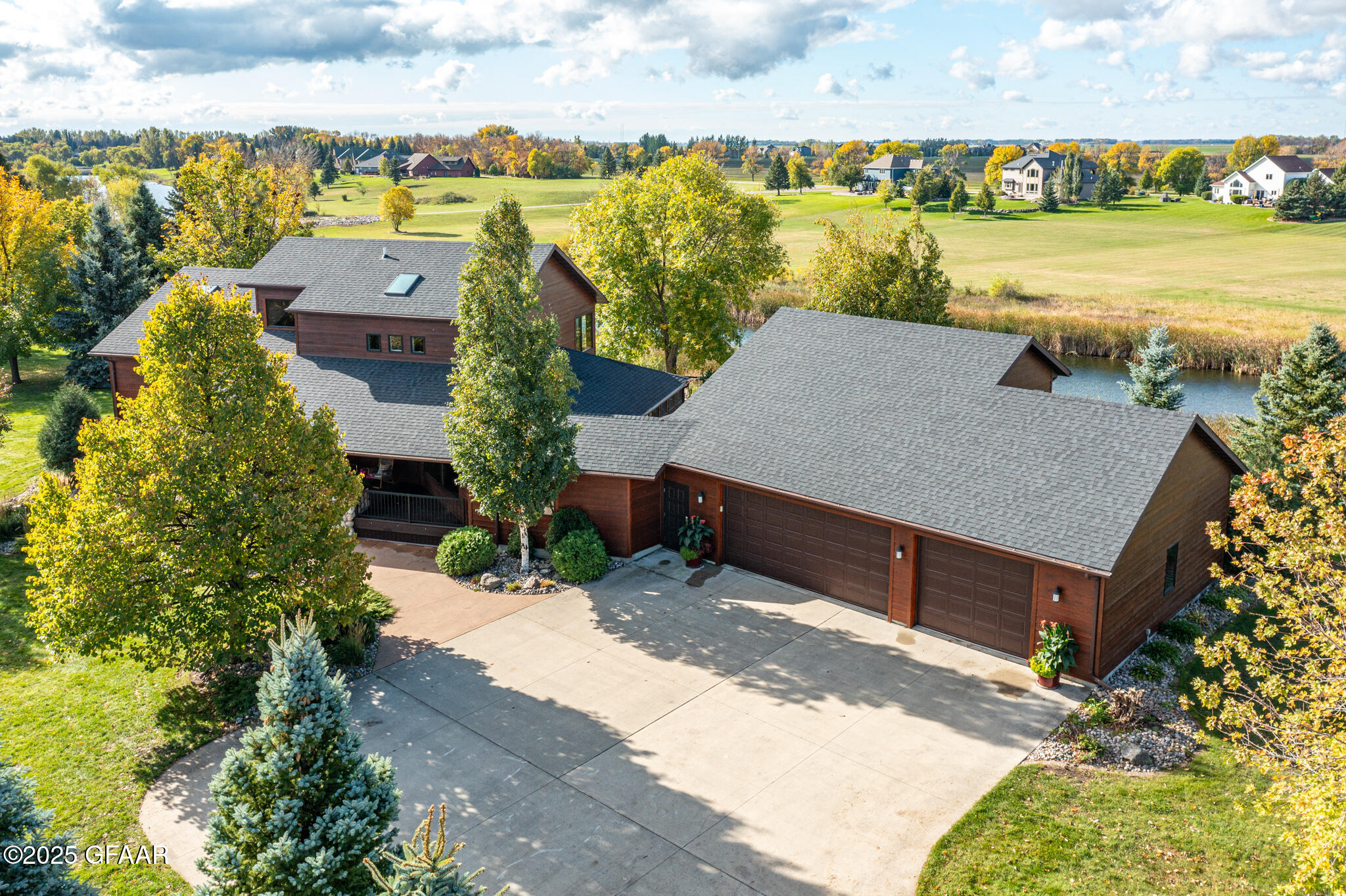 Grand Forks, North Dakota 58201, United States, 5 Bedrooms Bedrooms, ,3 BathroomsBathrooms,Residential,Active,166300