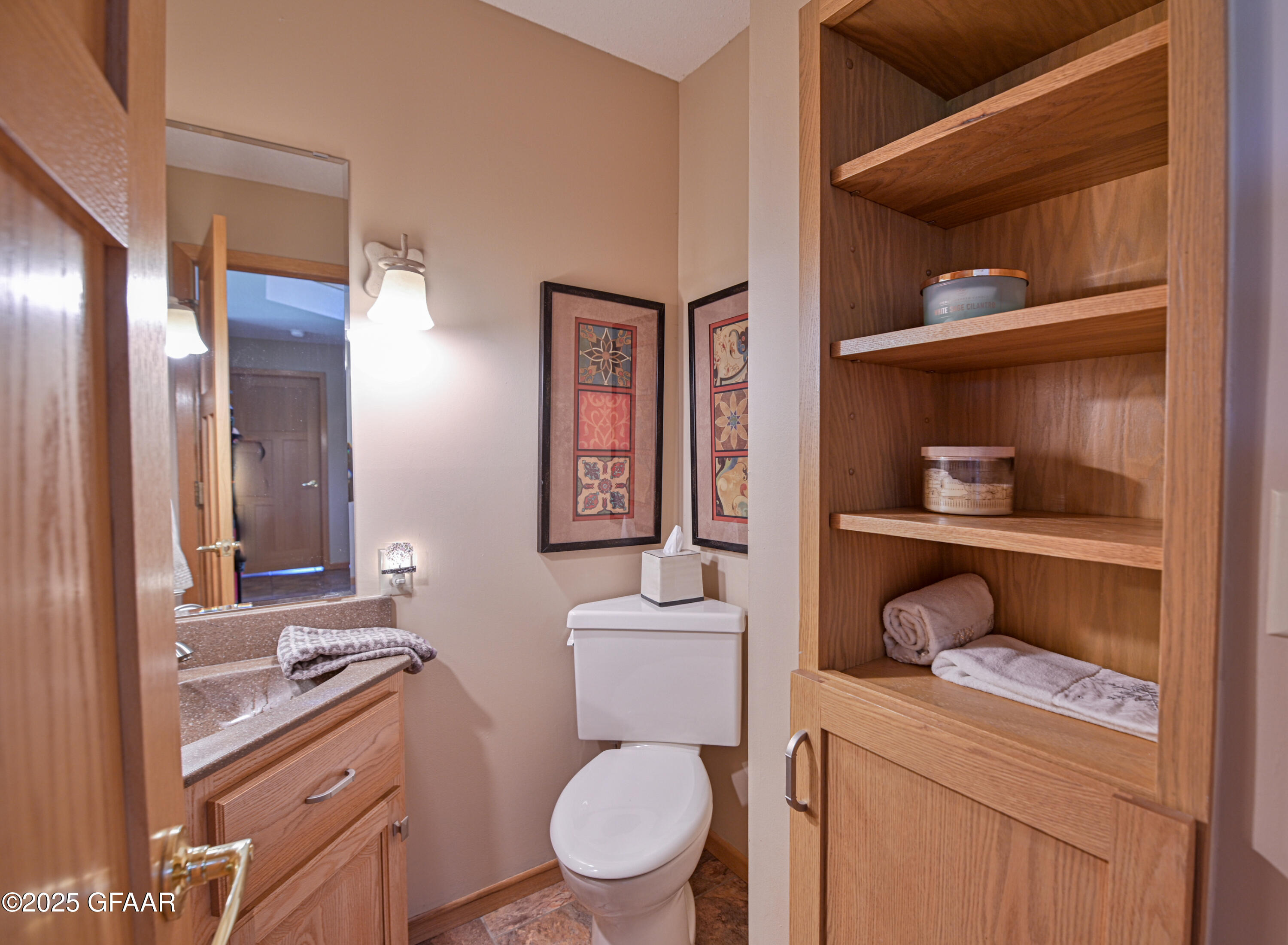 Grand Forks, North Dakota 58201, United States, 5 Bedrooms Bedrooms, ,3 BathroomsBathrooms,Residential,Active,166300