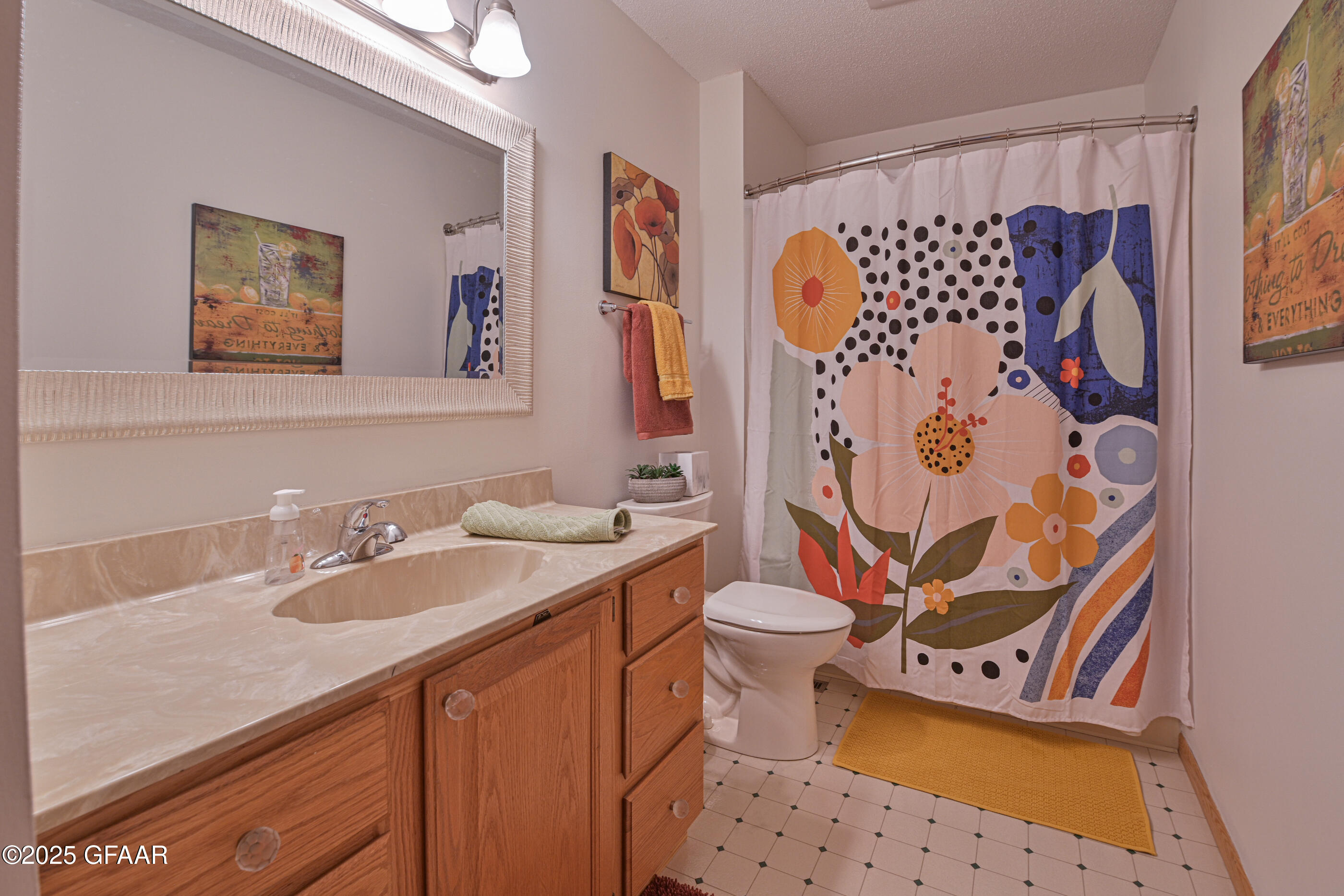 Grand Forks, North Dakota 58201, United States, 5 Bedrooms Bedrooms, ,3 BathroomsBathrooms,Residential,Active,166300