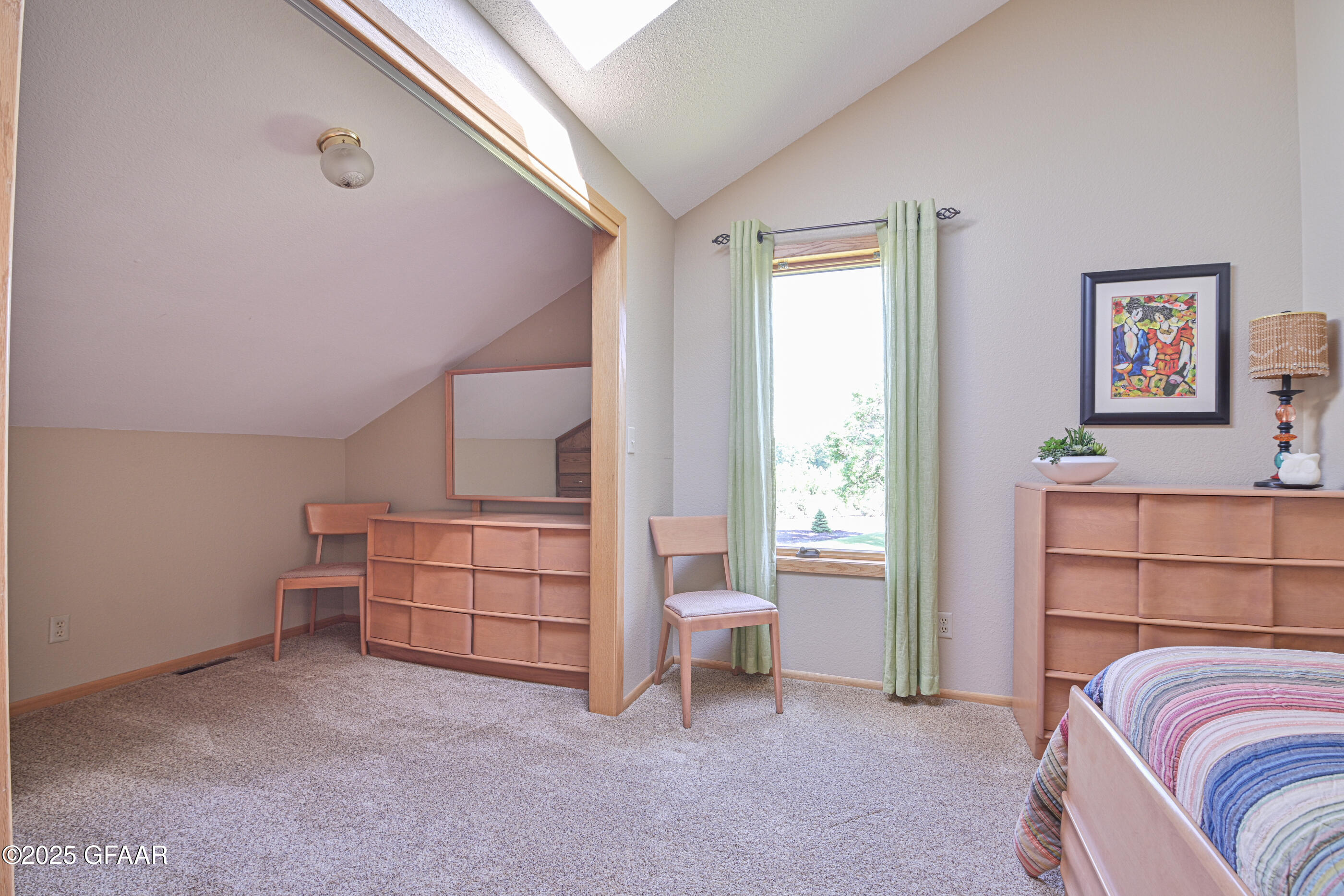 Grand Forks, North Dakota 58201, United States, 5 Bedrooms Bedrooms, ,3 BathroomsBathrooms,Residential,Active,166300