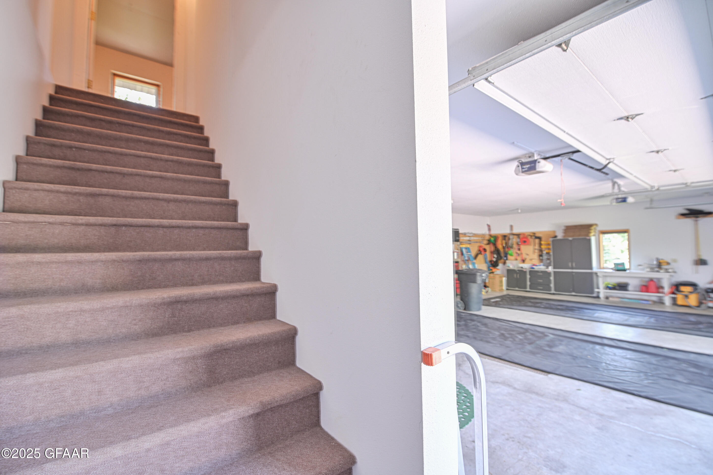 Grand Forks, North Dakota 58201, United States, 5 Bedrooms Bedrooms, ,3 BathroomsBathrooms,Residential,Active,166300