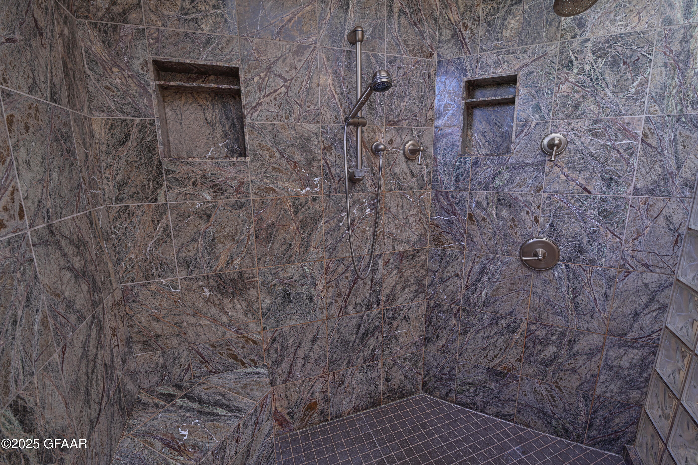 Grand Forks, North Dakota 58201, United States, 5 Bedrooms Bedrooms, ,3 BathroomsBathrooms,Residential,Active,166300