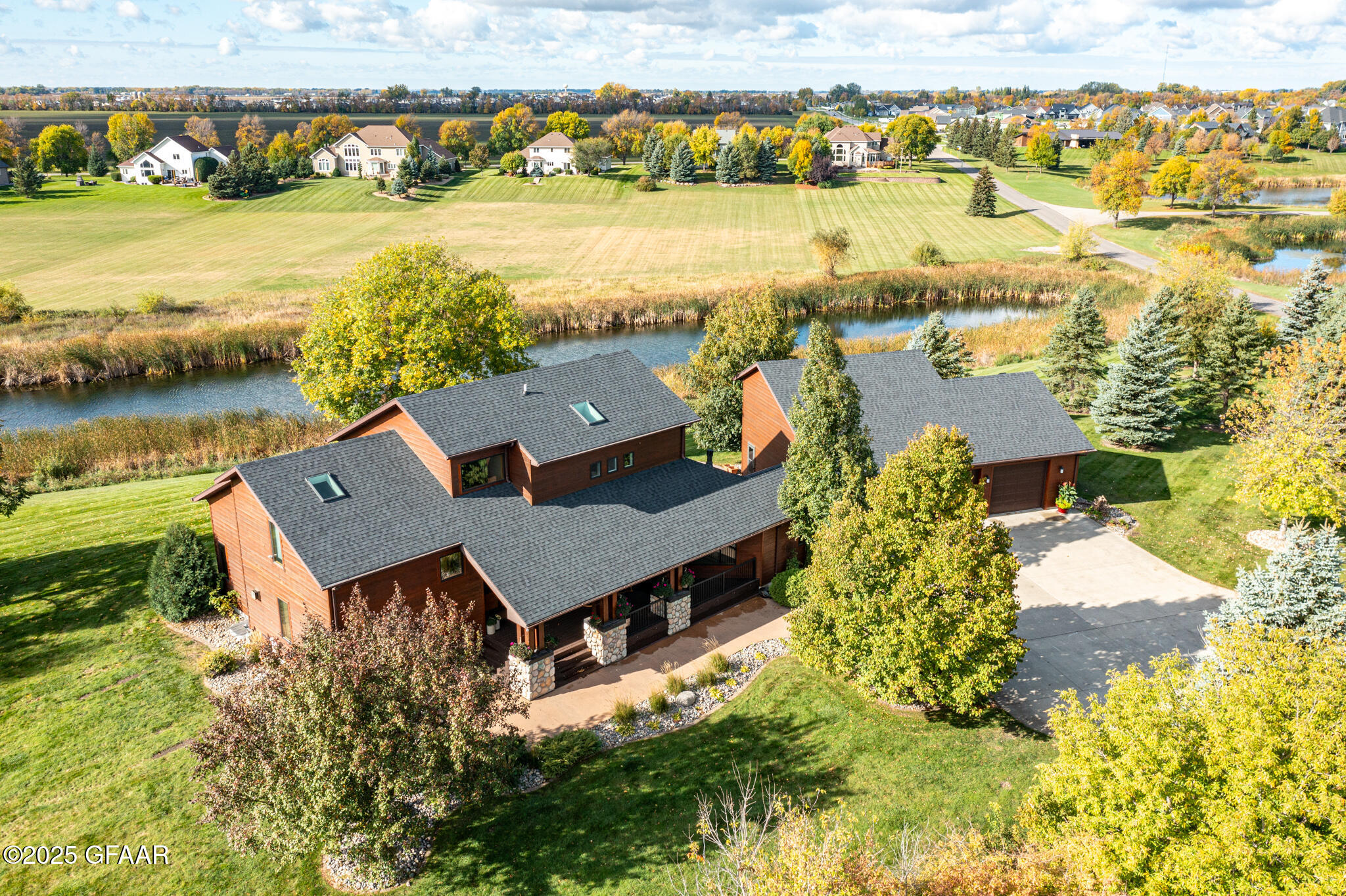 Grand Forks, North Dakota 58201, United States, 5 Bedrooms Bedrooms, ,3 BathroomsBathrooms,Residential,Active,166300