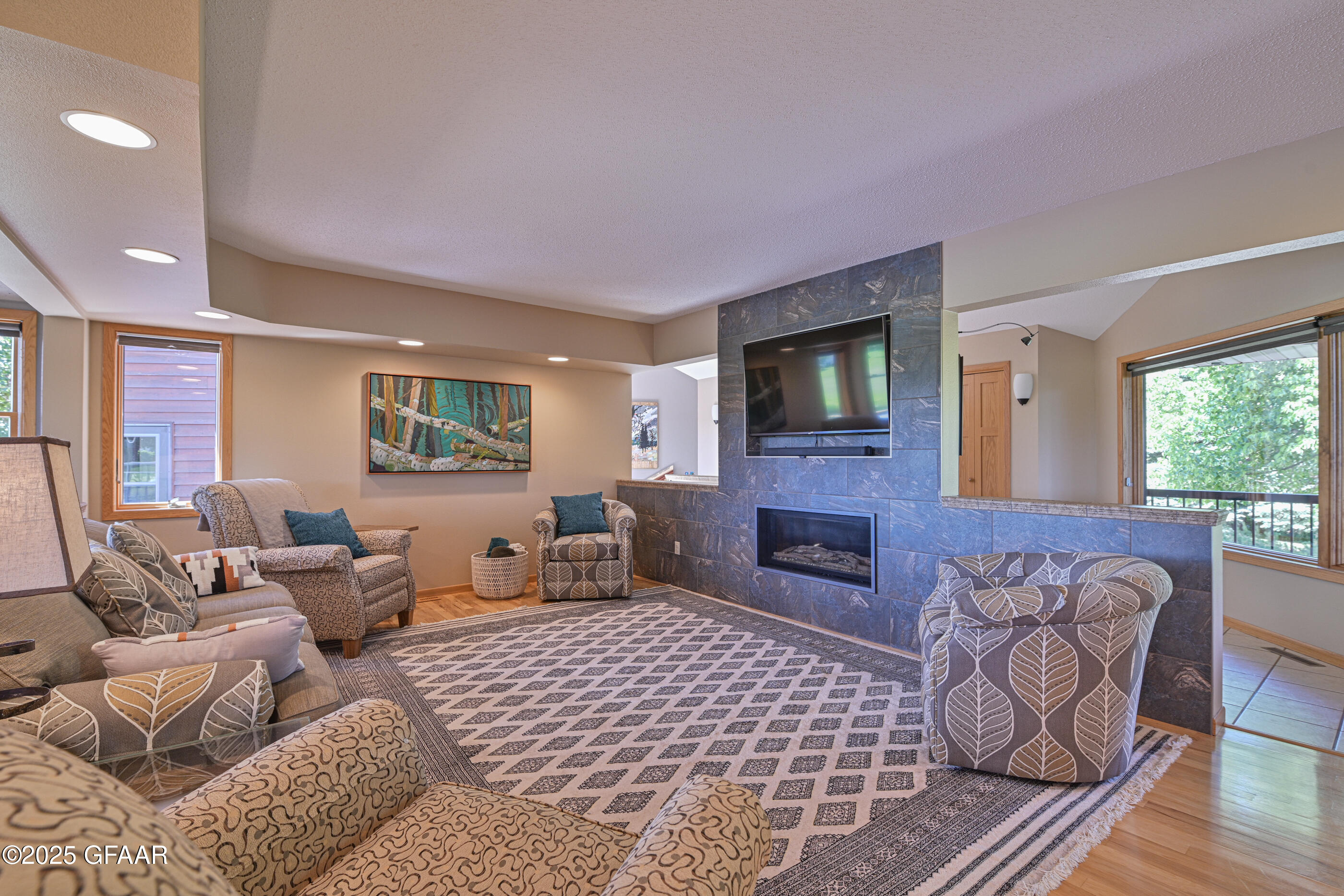 Grand Forks, North Dakota 58201, United States, 5 Bedrooms Bedrooms, ,3 BathroomsBathrooms,Residential,Active,166300