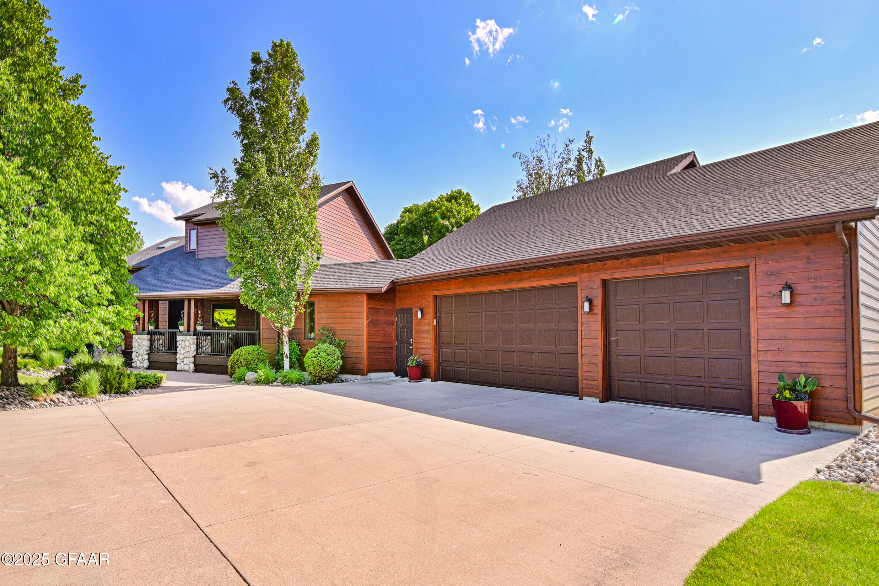 Grand Forks, North Dakota 58201, United States, 5 Bedrooms Bedrooms, ,3 BathroomsBathrooms,Residential,Active,166300