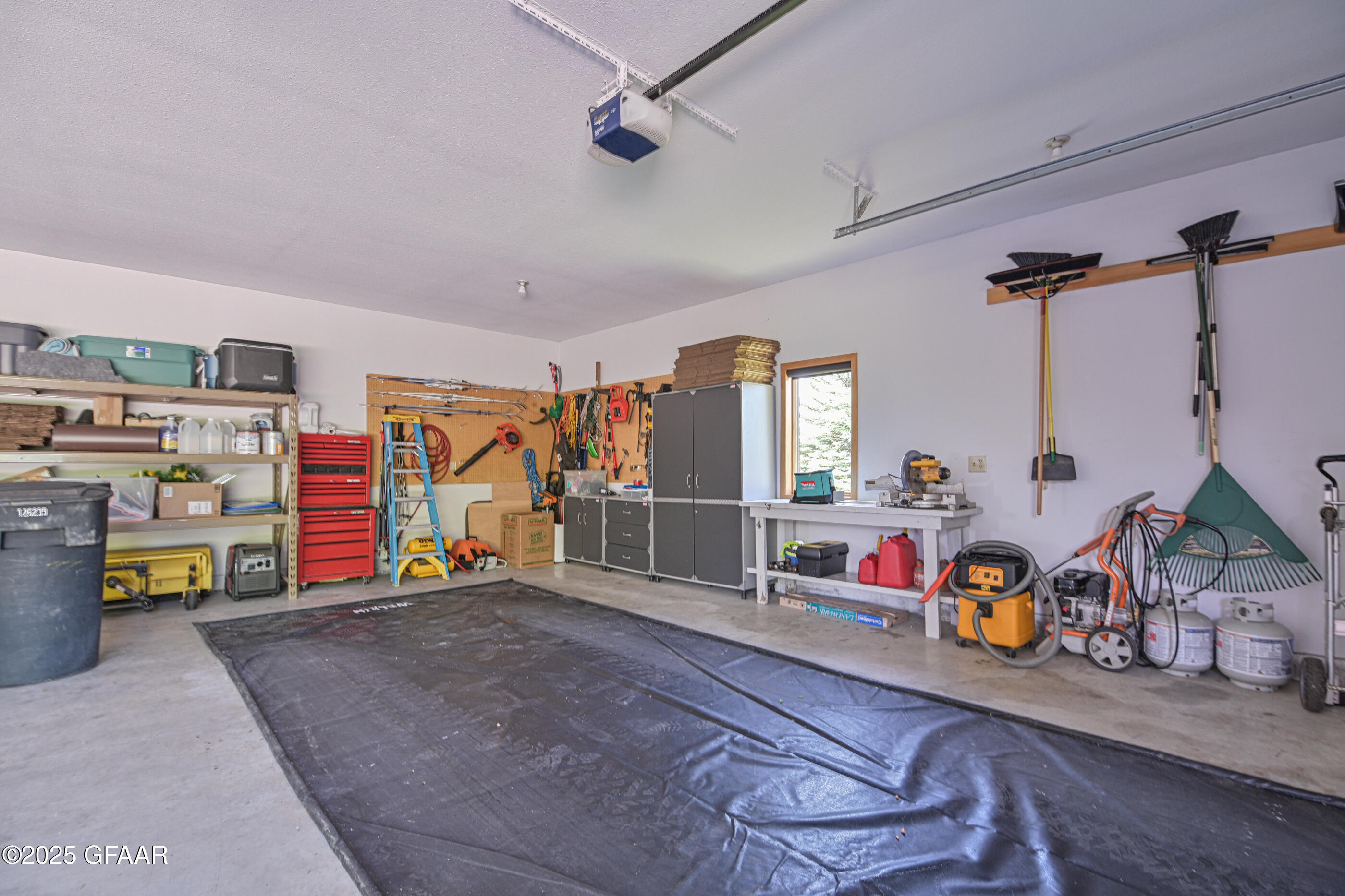 Grand Forks, North Dakota 58201, United States, 5 Bedrooms Bedrooms, ,3 BathroomsBathrooms,Residential,Active,166300