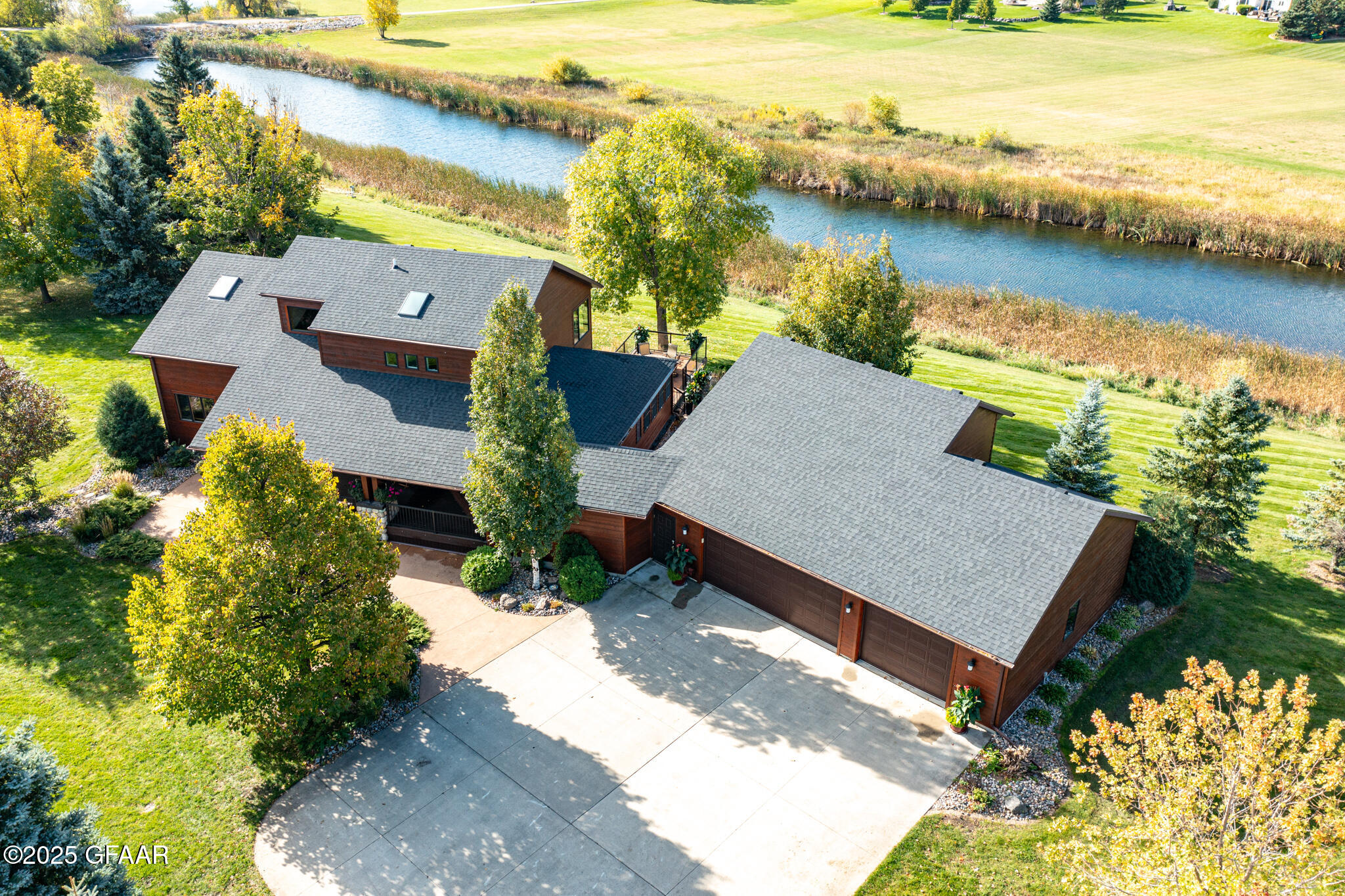 Grand Forks, North Dakota 58201, United States, 5 Bedrooms Bedrooms, ,3 BathroomsBathrooms,Residential,Active,166300