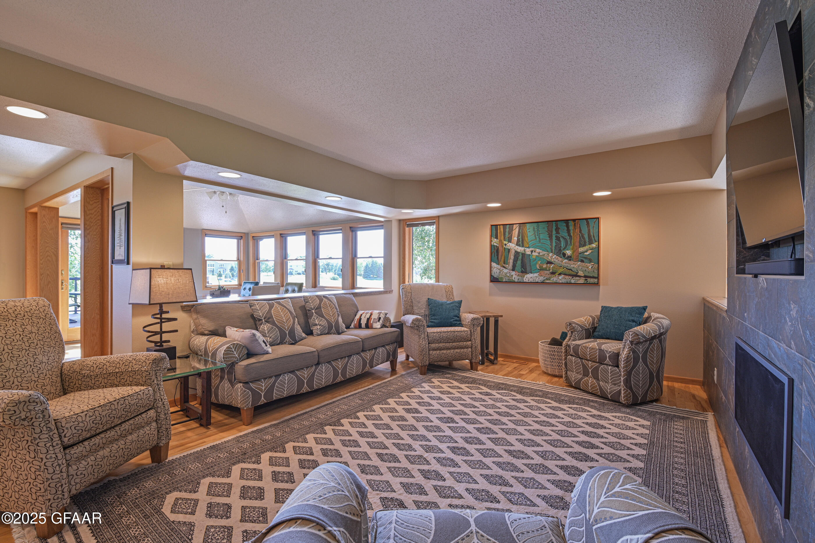 Grand Forks, North Dakota 58201, United States, 5 Bedrooms Bedrooms, ,3 BathroomsBathrooms,Residential,Active,166300