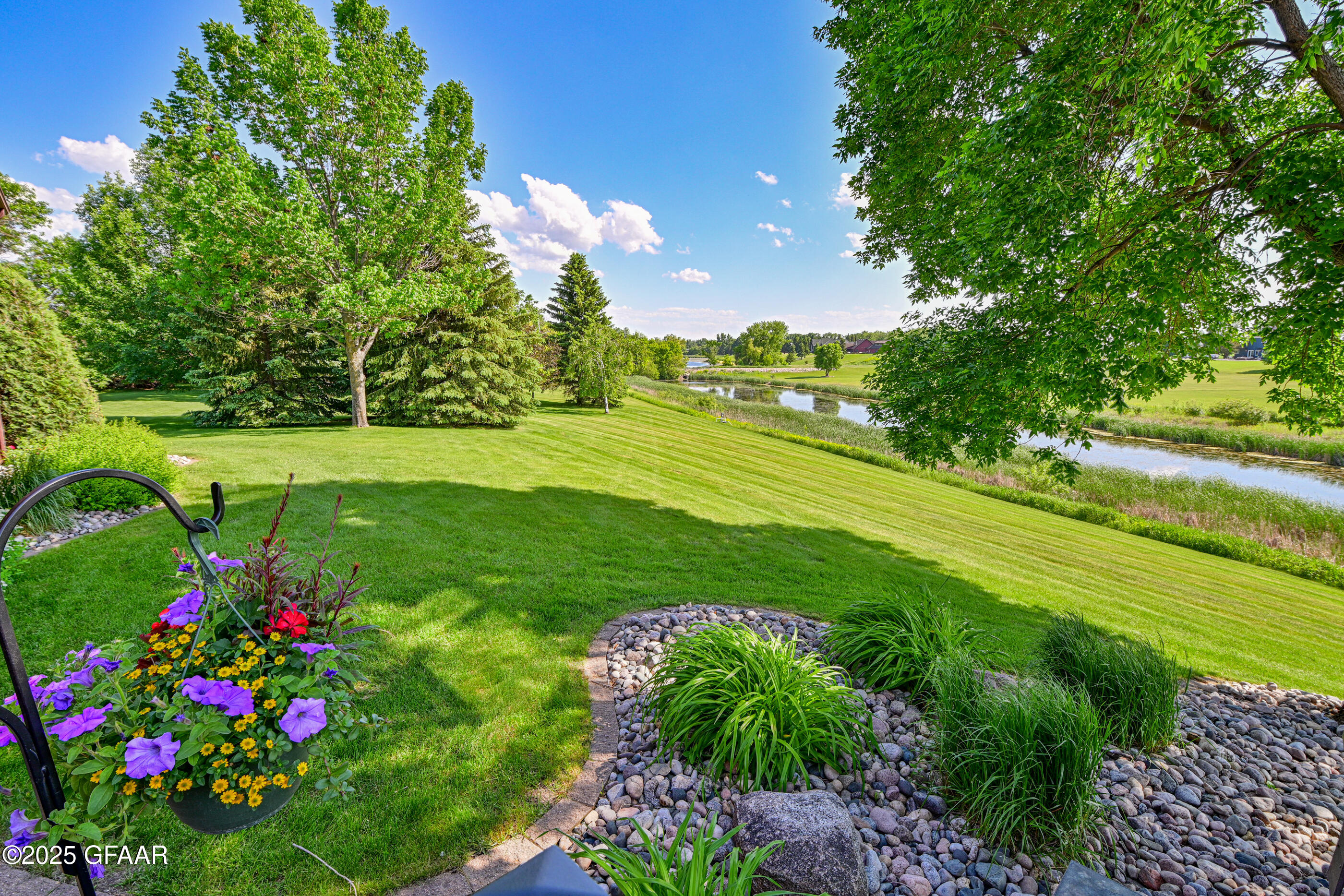 Grand Forks, North Dakota 58201, United States, 5 Bedrooms Bedrooms, ,3 BathroomsBathrooms,Residential,Active,166300