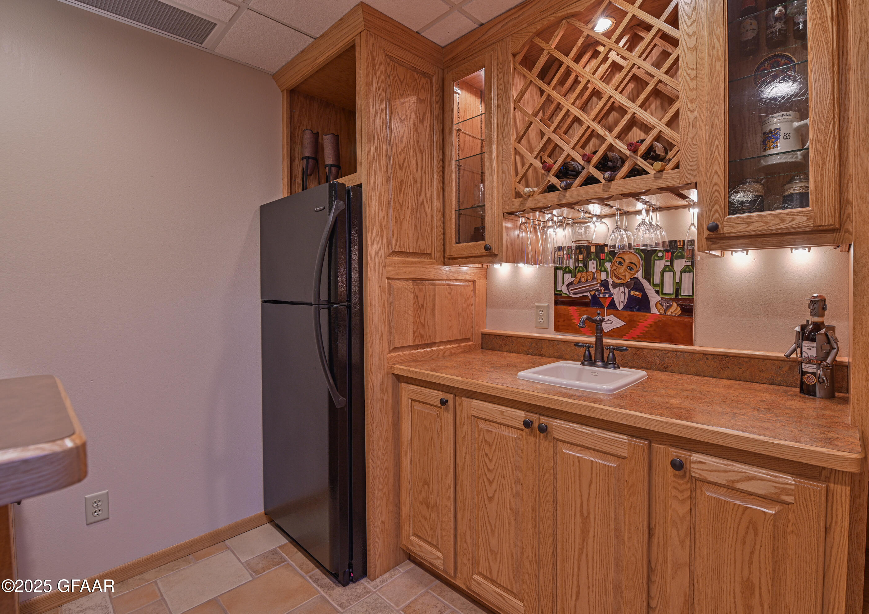 Grand Forks, North Dakota 58201, United States, 5 Bedrooms Bedrooms, ,3 BathroomsBathrooms,Residential,Active,166300