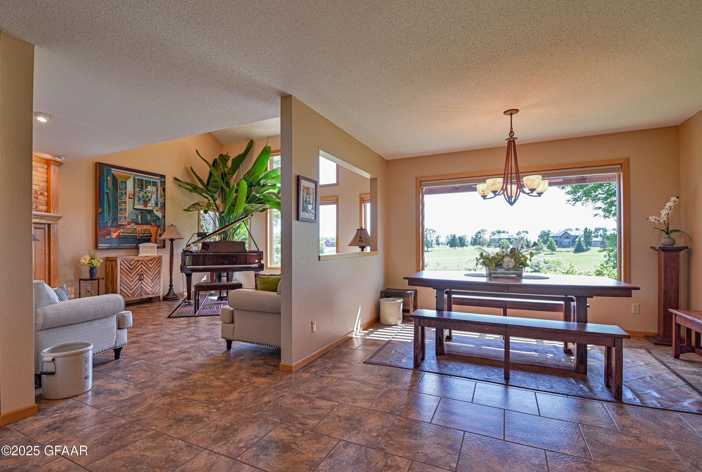 Grand Forks, North Dakota 58201, United States, 5 Bedrooms Bedrooms, ,3 BathroomsBathrooms,Residential,Active,166300