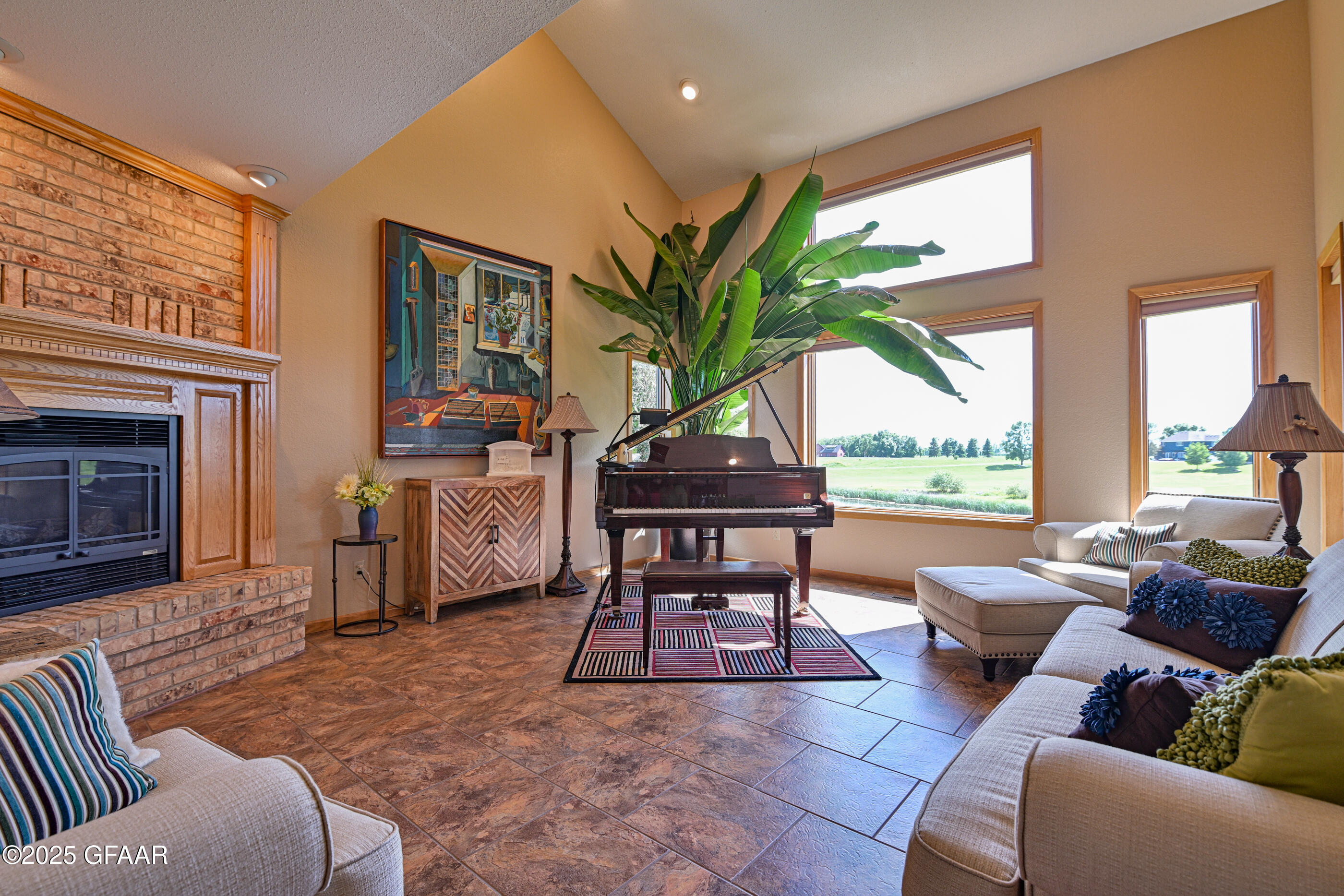 Grand Forks, North Dakota 58201, United States, 5 Bedrooms Bedrooms, ,3 BathroomsBathrooms,Residential,Active,166300