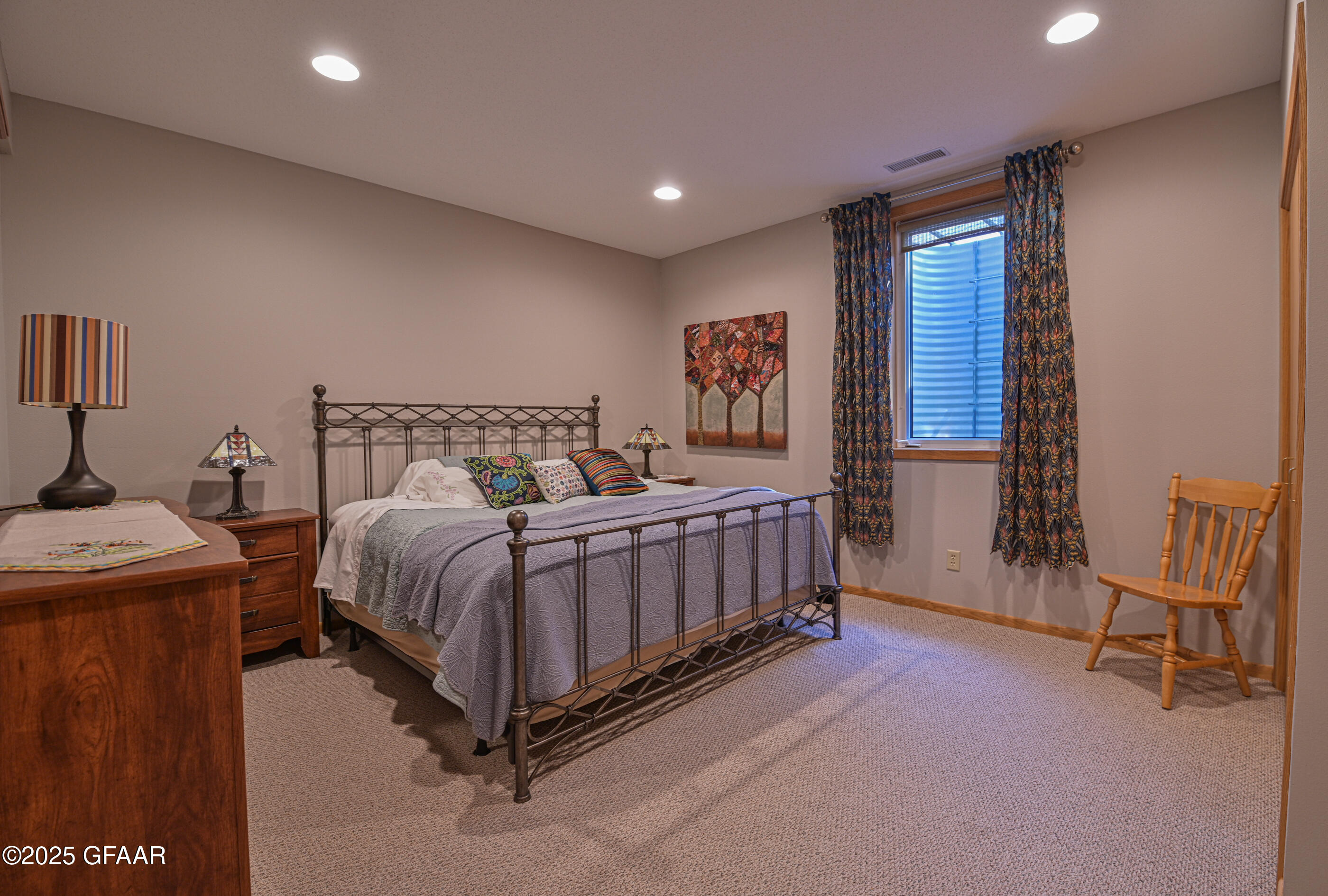 Grand Forks, North Dakota 58201, United States, 5 Bedrooms Bedrooms, ,3 BathroomsBathrooms,Residential,Active,166300