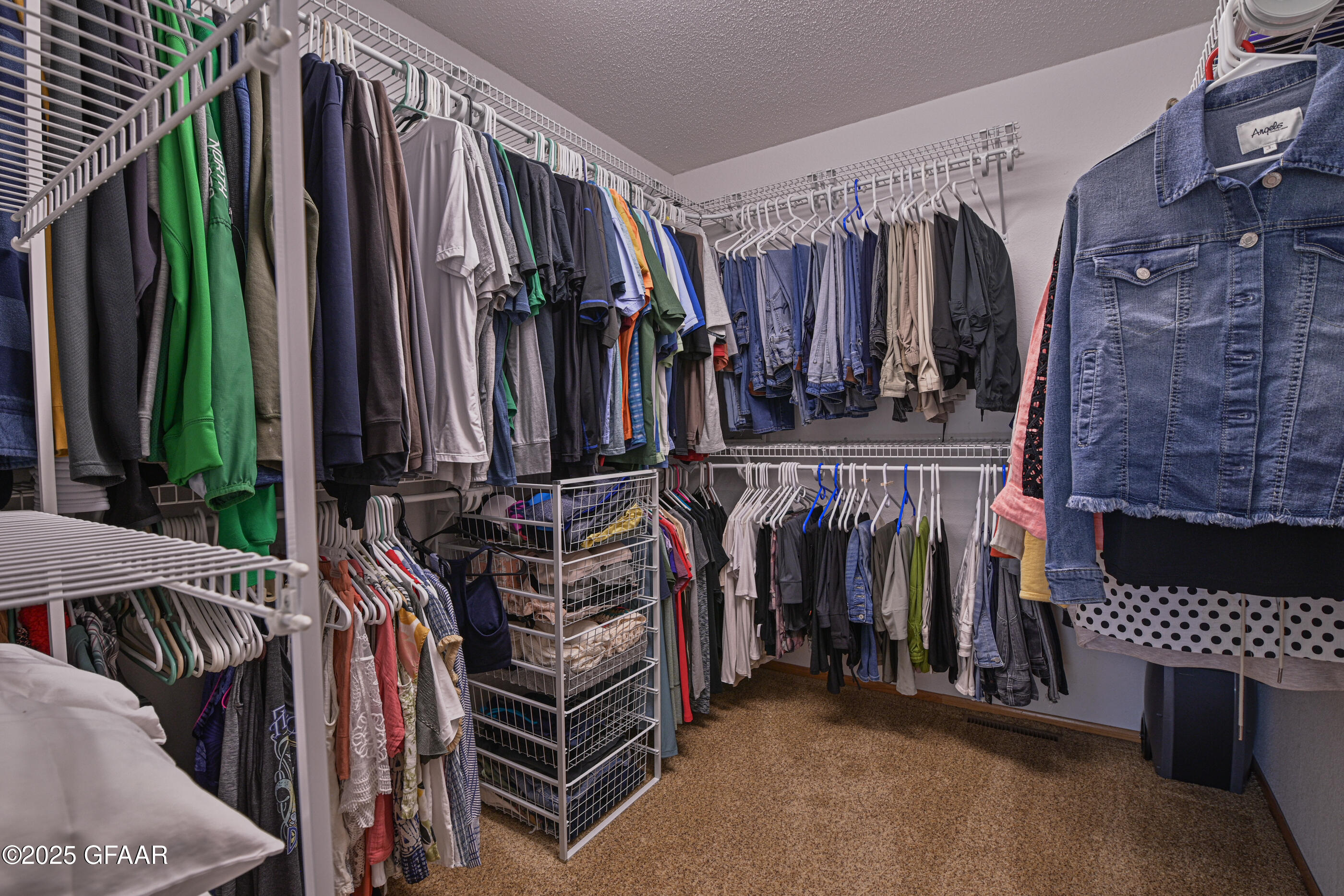 Grand Forks, North Dakota 58201, United States, 5 Bedrooms Bedrooms, ,3 BathroomsBathrooms,Residential,Active,166300