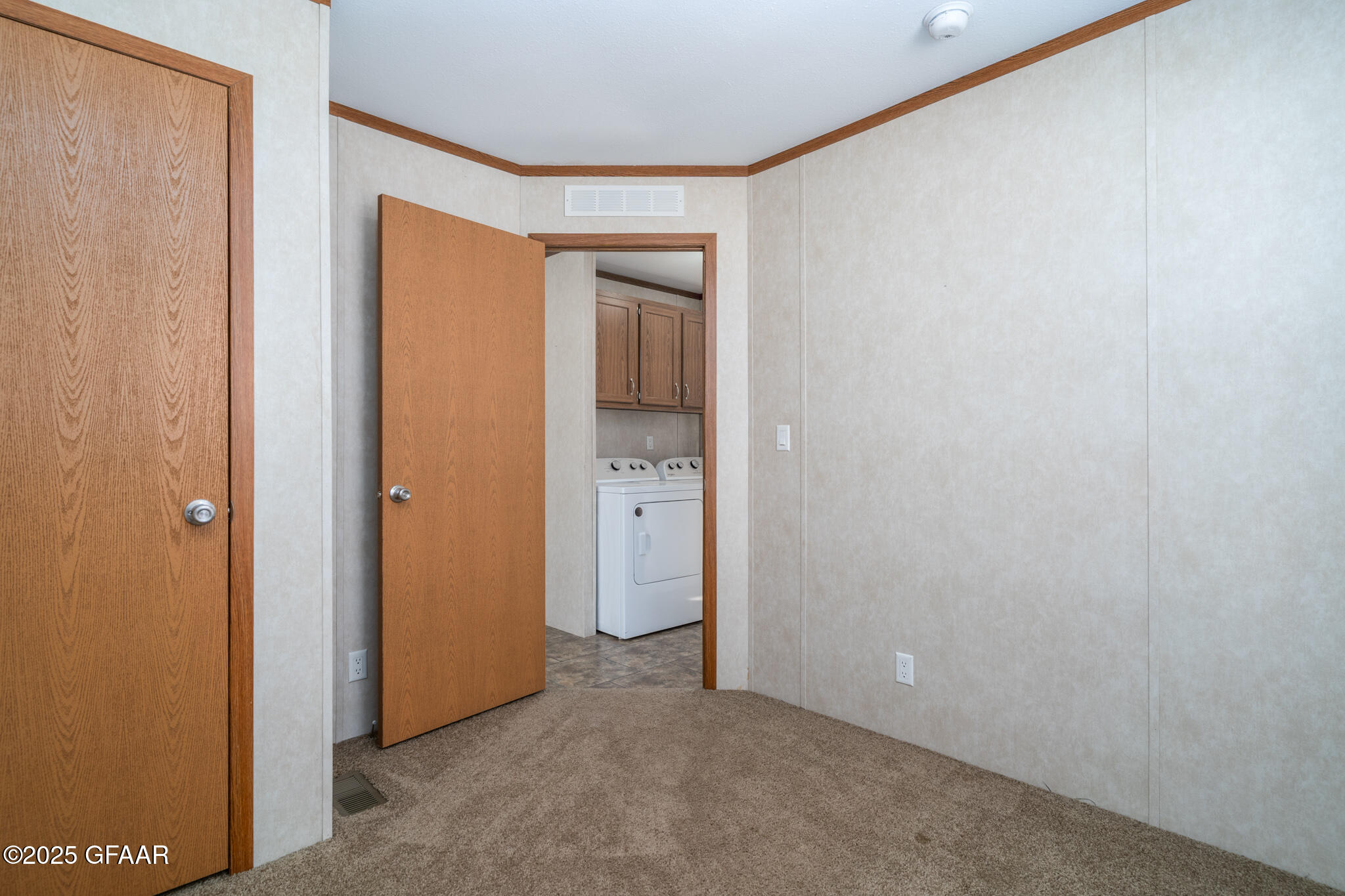 Finley, North Dakota 58230, United States, 3 Bedrooms Bedrooms, ,1 BathroomBathrooms,Residential,Active,104454