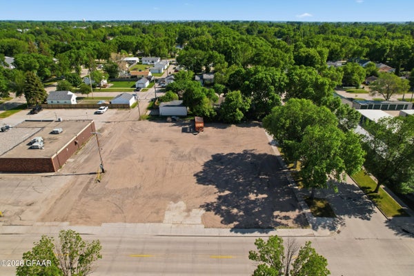 1619 DEMERS AVE, GRAND FORKS, ND 58201 - Image 2c6faead12eccac2bce887a9e33c6fea/2801663093