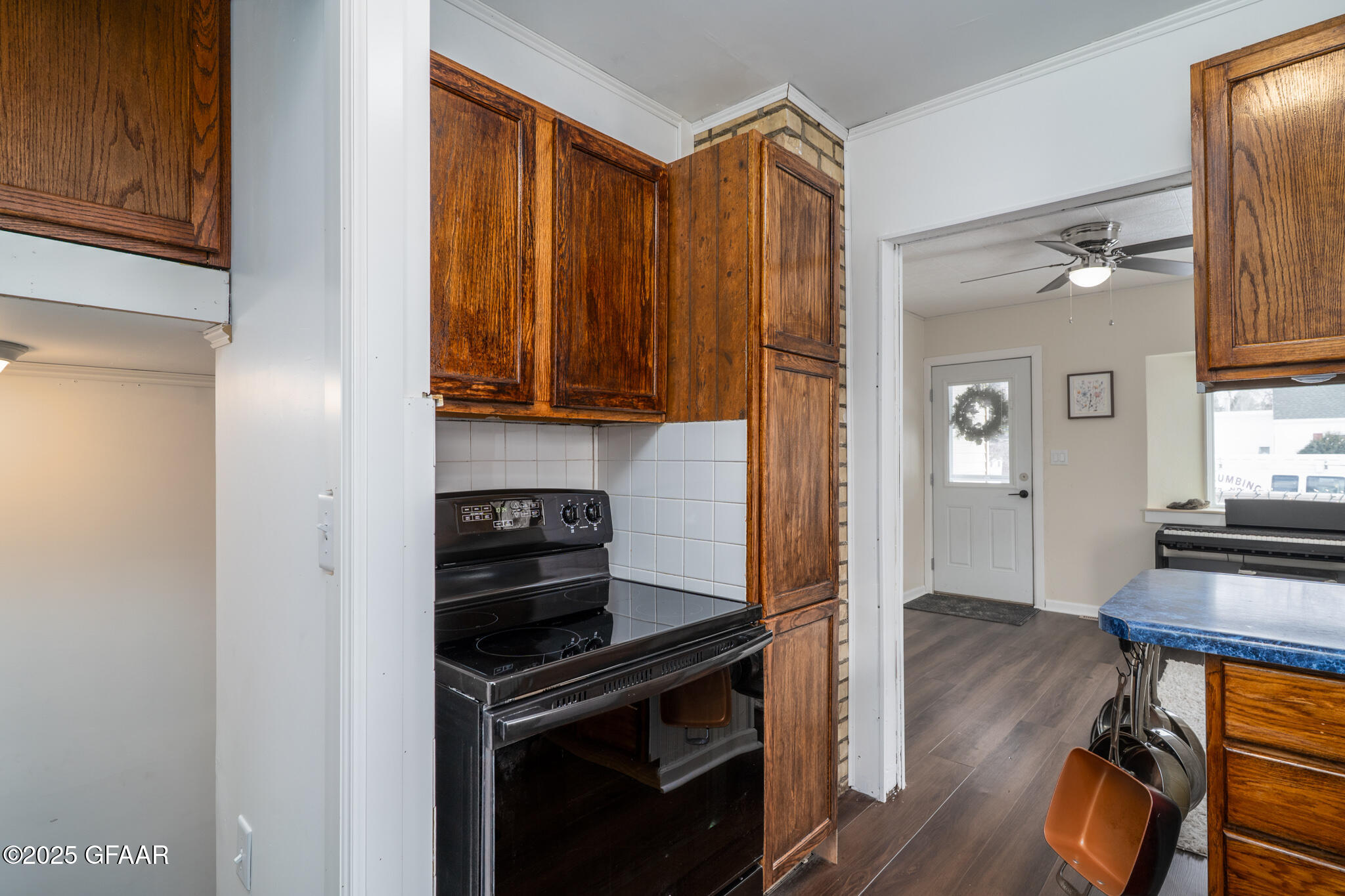 Hatton, North Dakota 58240, United States, 2 Bedrooms Bedrooms, ,2 BathroomsBathrooms,Residential,Pending,250213