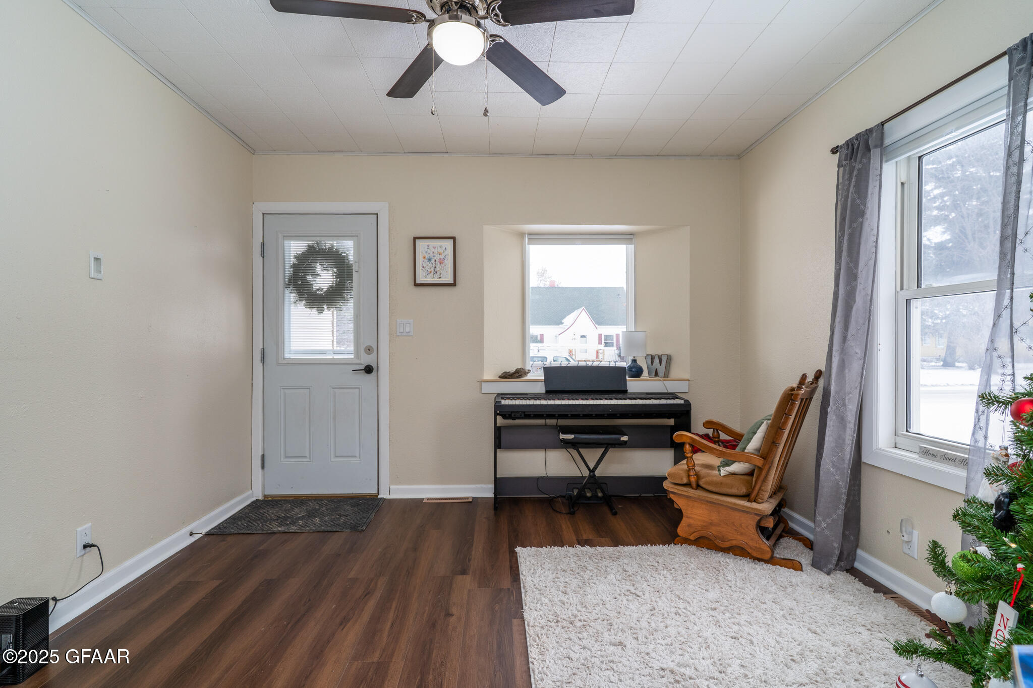 Hatton, North Dakota 58240, United States, 2 Bedrooms Bedrooms, ,2 BathroomsBathrooms,Residential,Pending,250213