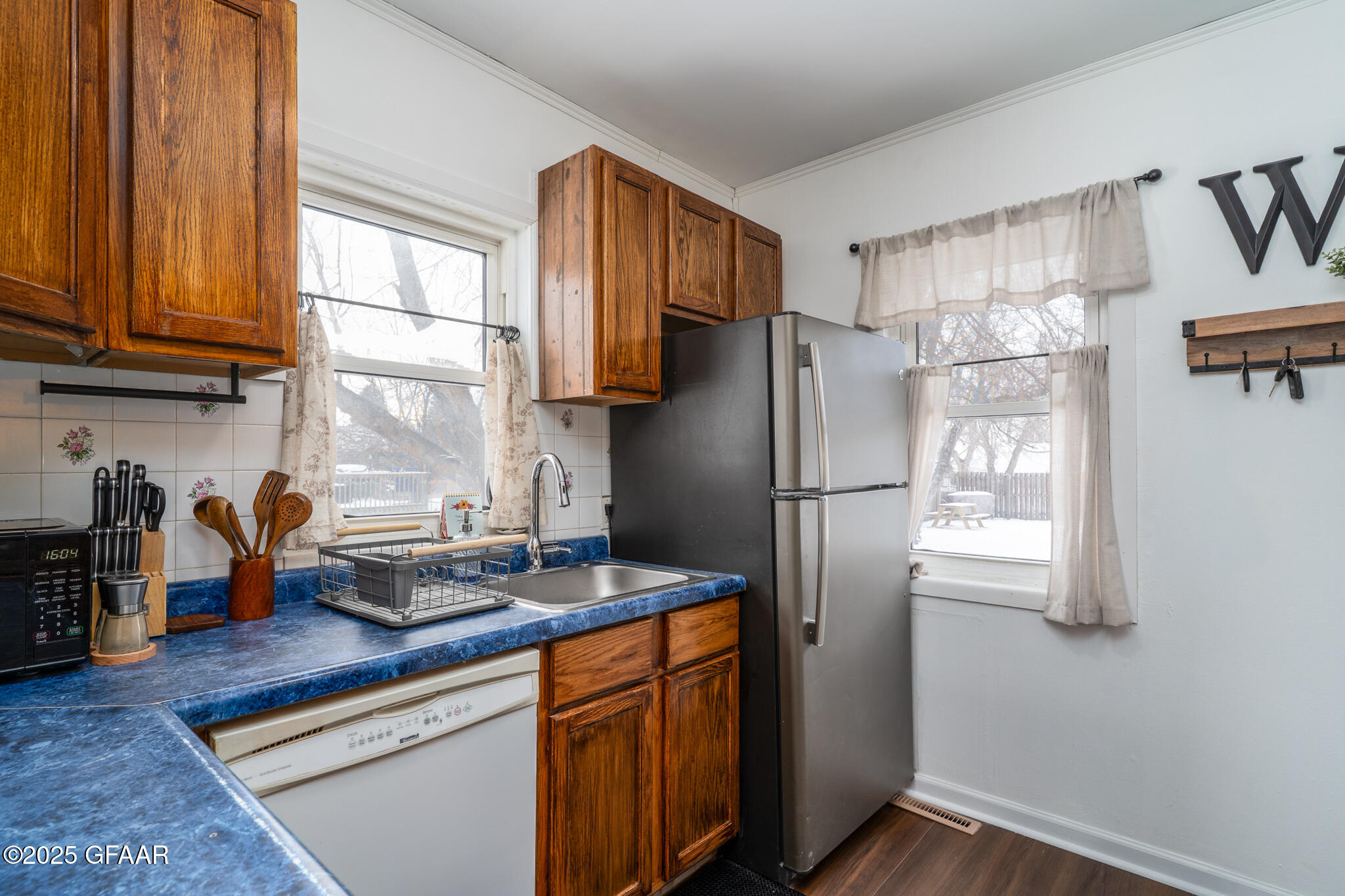 Hatton, North Dakota 58240, United States, 2 Bedrooms Bedrooms, ,2 BathroomsBathrooms,Residential,Pending,250213