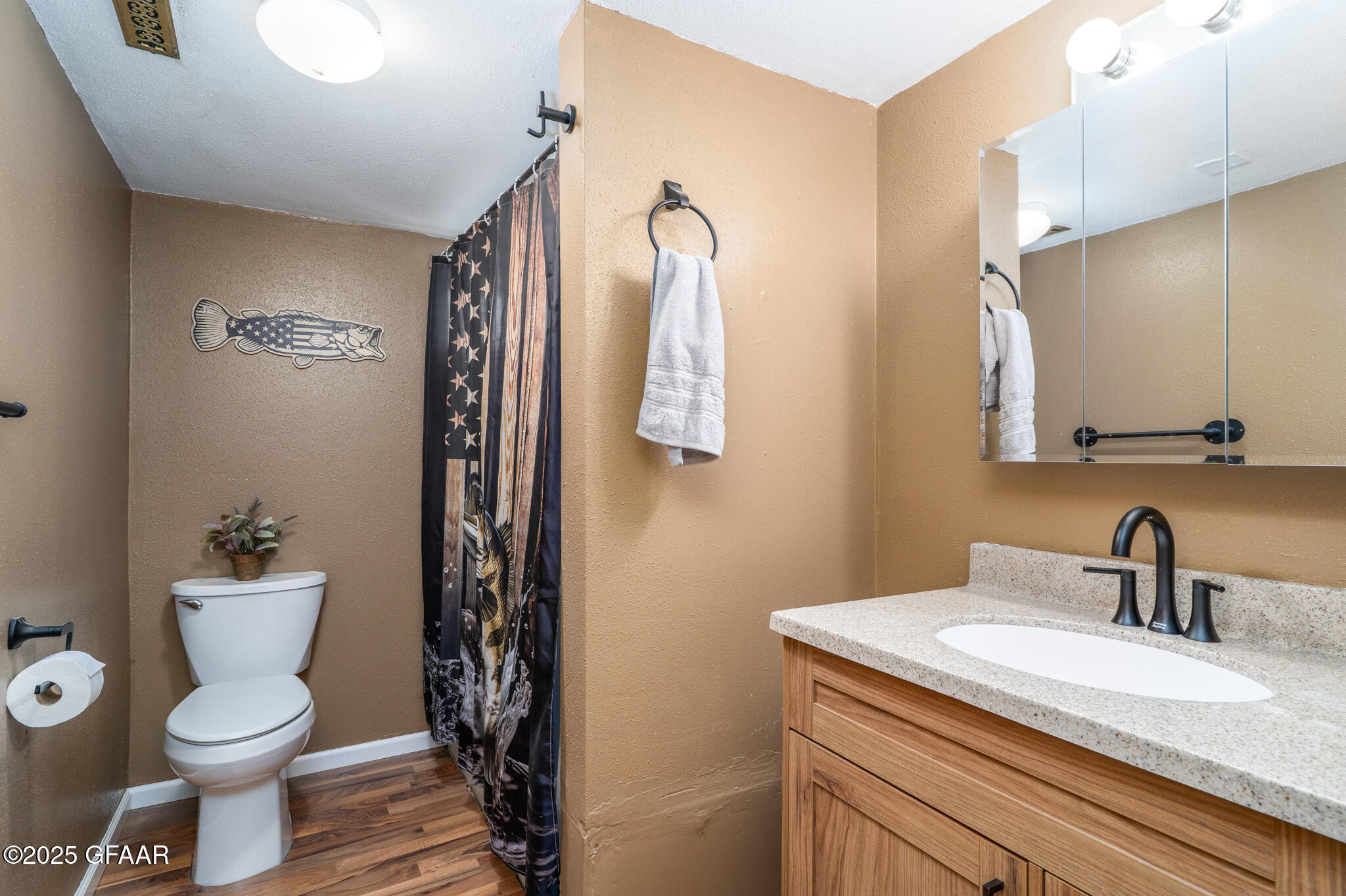 Hatton, North Dakota 58240, United States, 2 Bedrooms Bedrooms, ,2 BathroomsBathrooms,Residential,Pending,250213