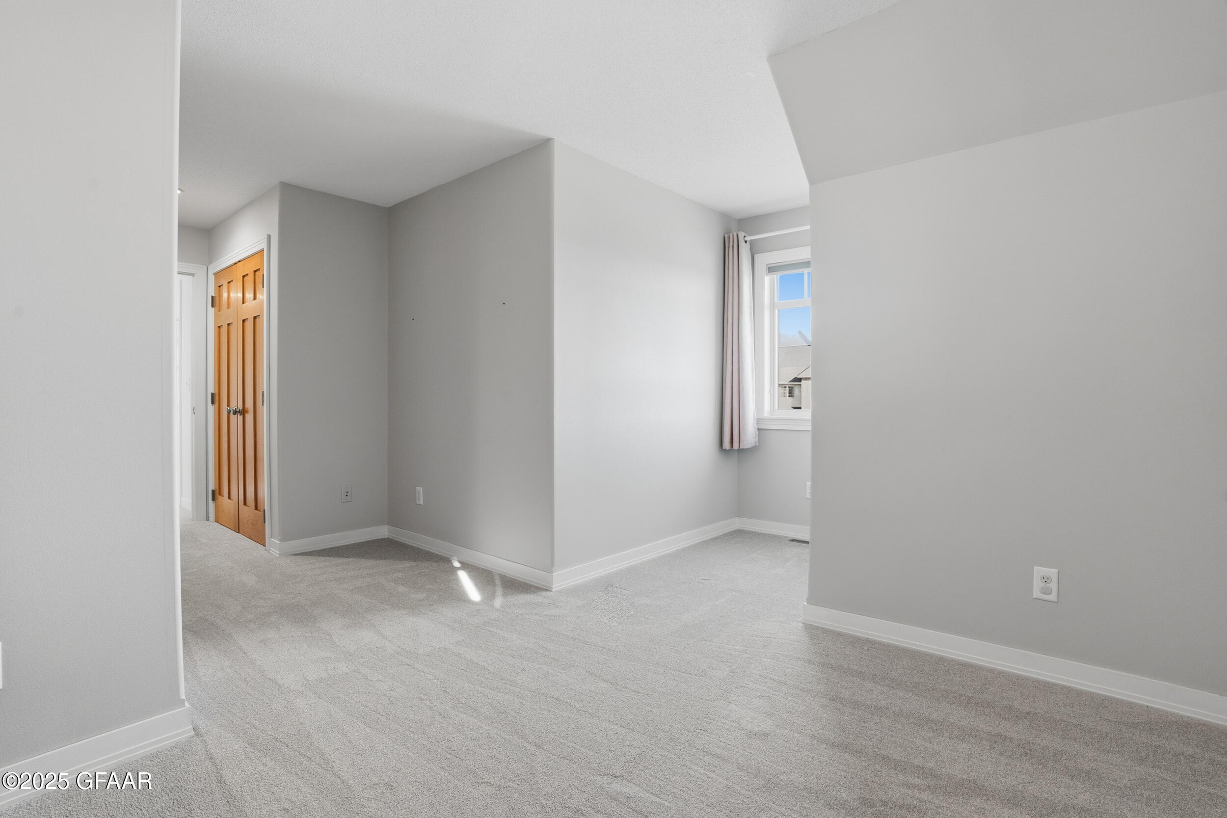 Grand Forks, North Dakota 58201, United States, 4 Bedrooms Bedrooms, ,3 BathroomsBathrooms,Residential,Active,240006