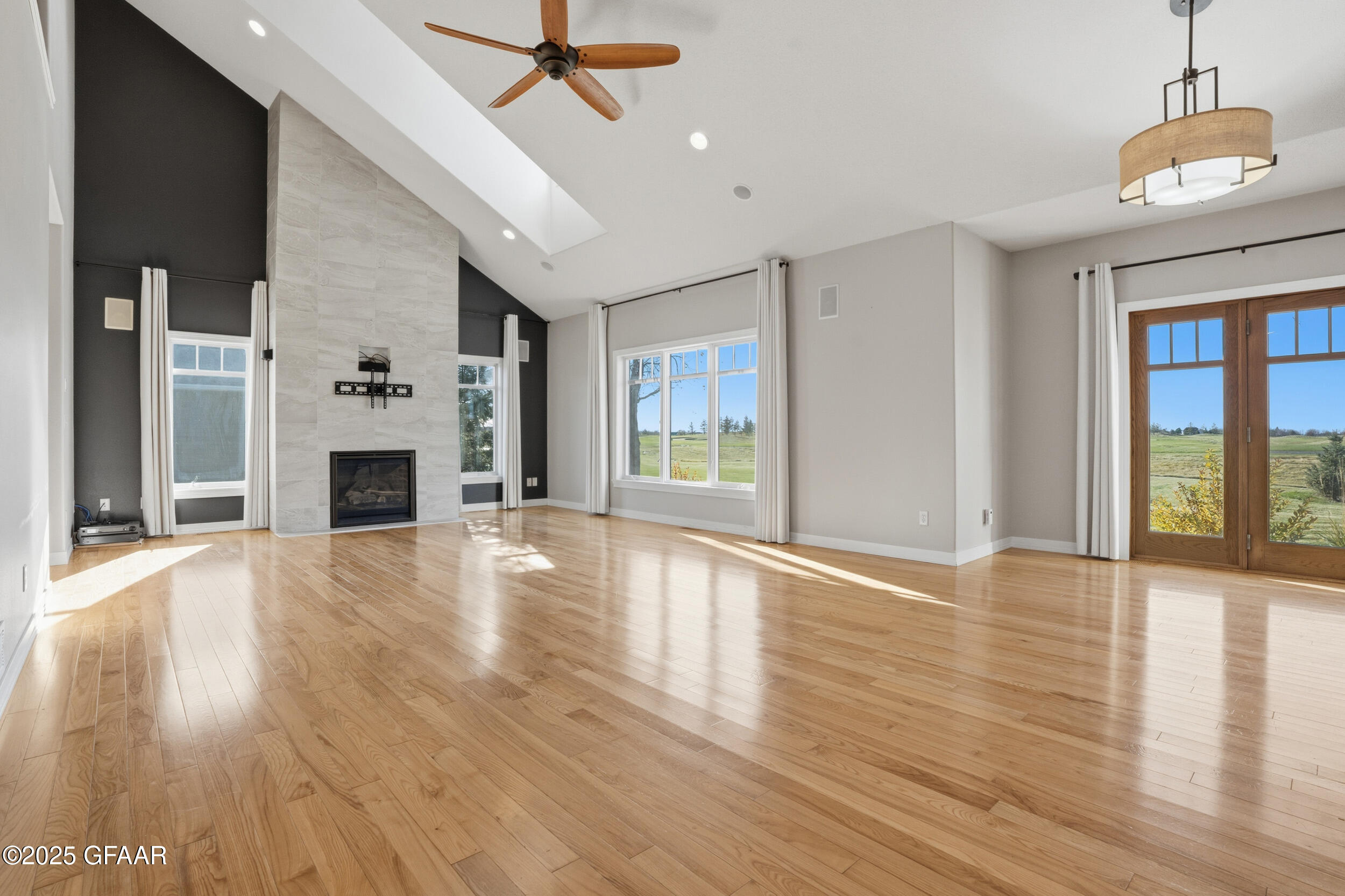 Grand Forks, North Dakota 58201, United States, 4 Bedrooms Bedrooms, ,3 BathroomsBathrooms,Residential,Active,240006