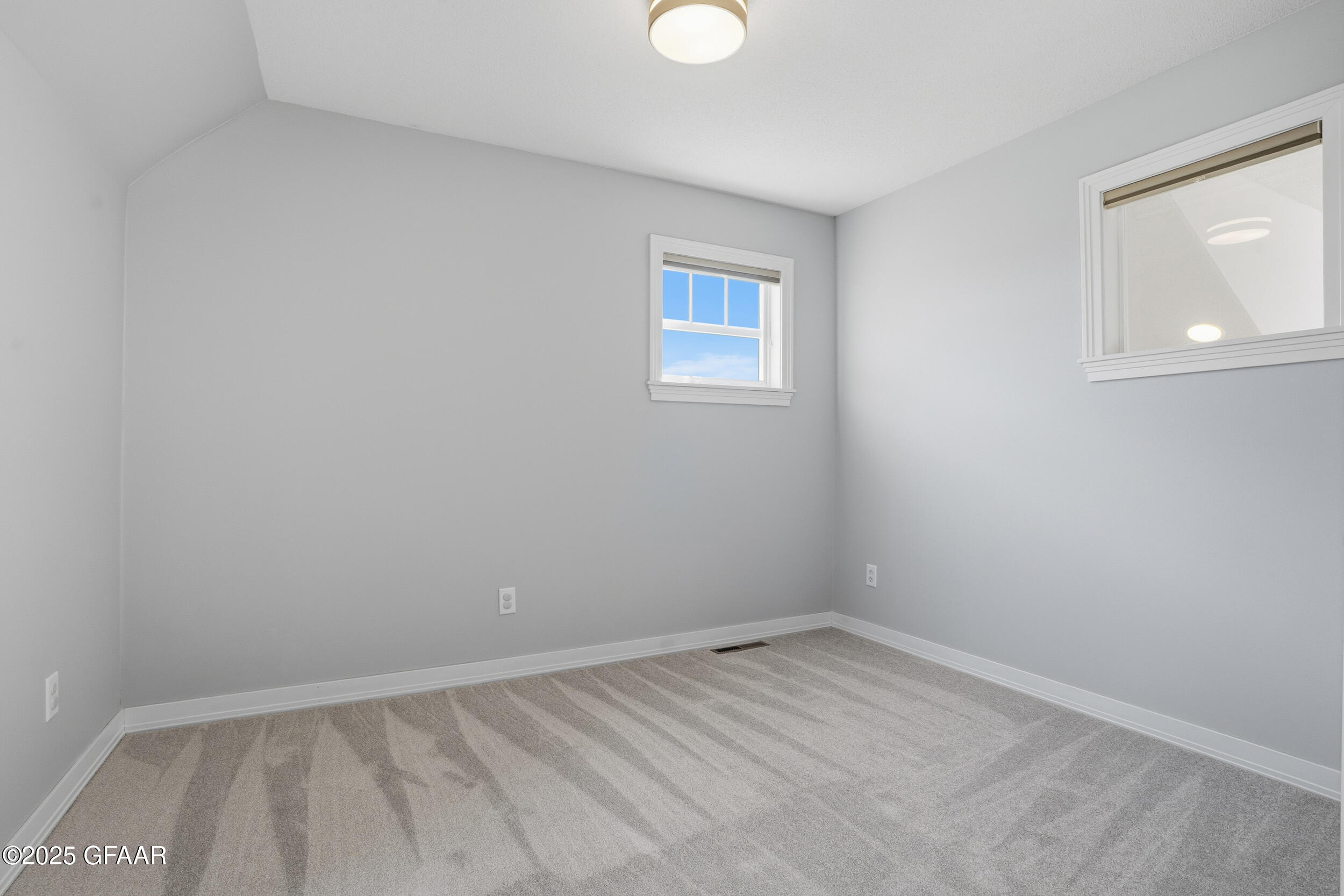 Grand Forks, North Dakota 58201, United States, 4 Bedrooms Bedrooms, ,3 BathroomsBathrooms,Residential,Active,240006