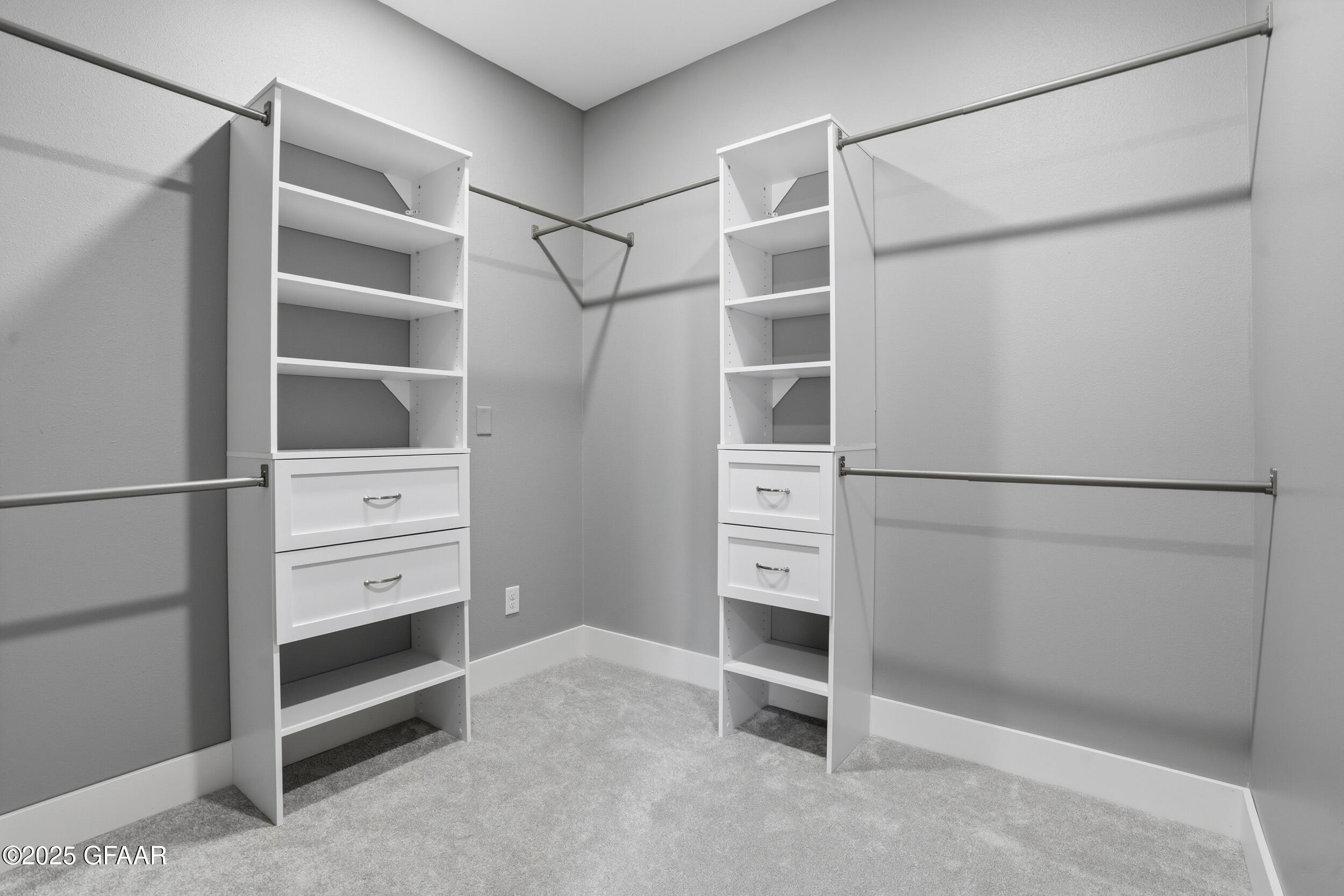 Grand Forks, North Dakota 58201, United States, 4 Bedrooms Bedrooms, ,3 BathroomsBathrooms,Residential,Active,240006