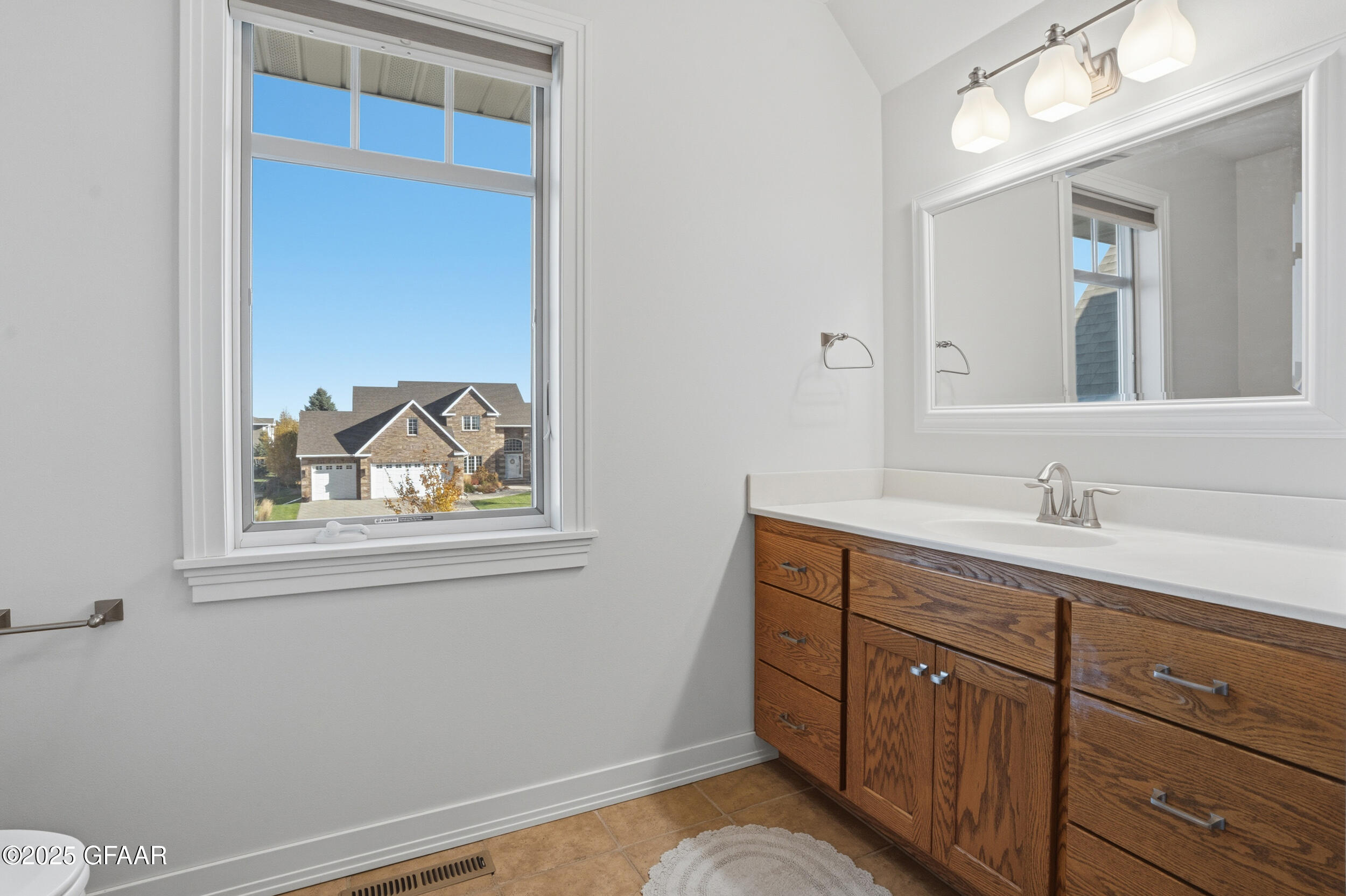 Grand Forks, North Dakota 58201, United States, 4 Bedrooms Bedrooms, ,3 BathroomsBathrooms,Residential,Active,240006