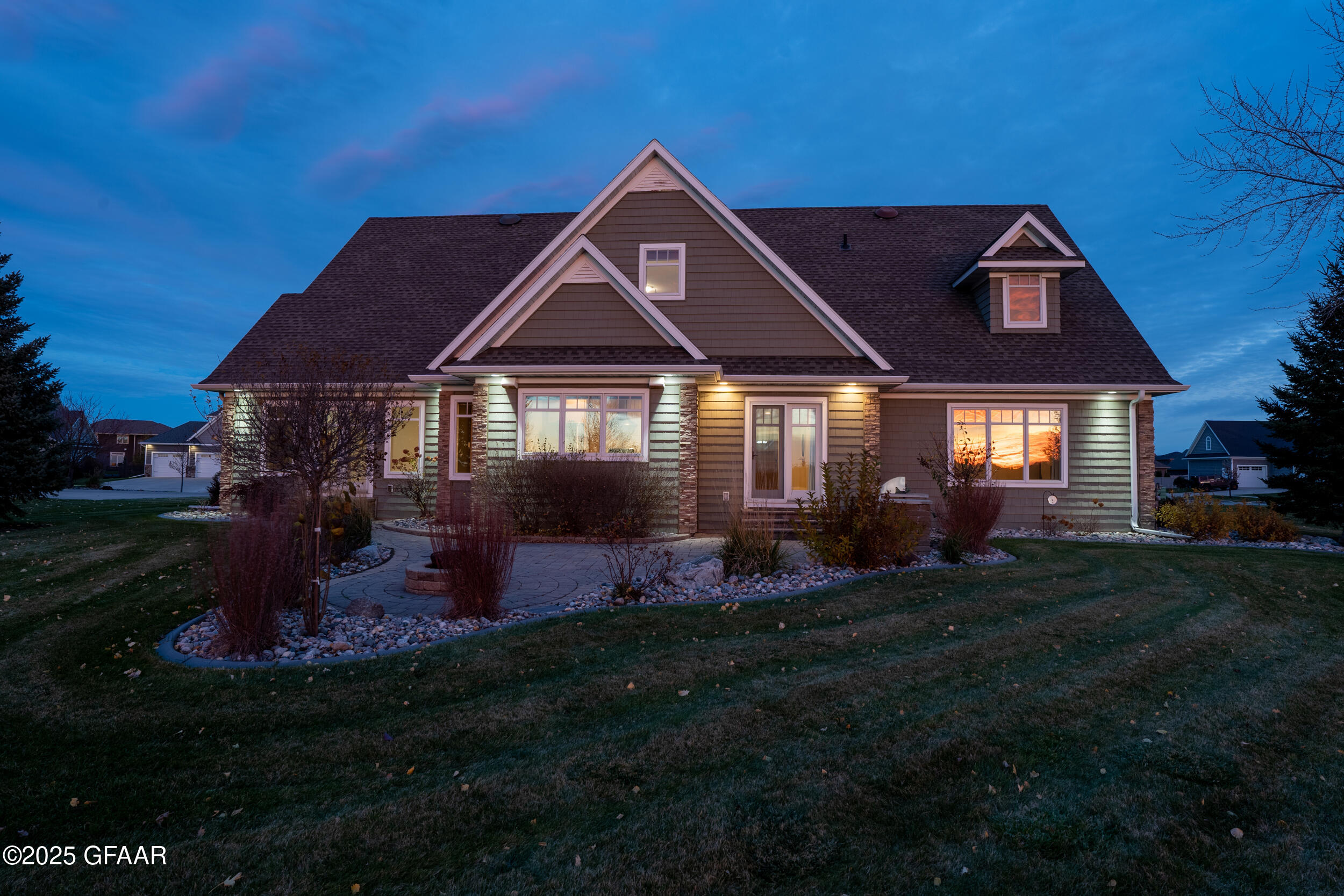 Grand Forks, North Dakota 58201, United States, 4 Bedrooms Bedrooms, ,3 BathroomsBathrooms,Residential,Active,240006