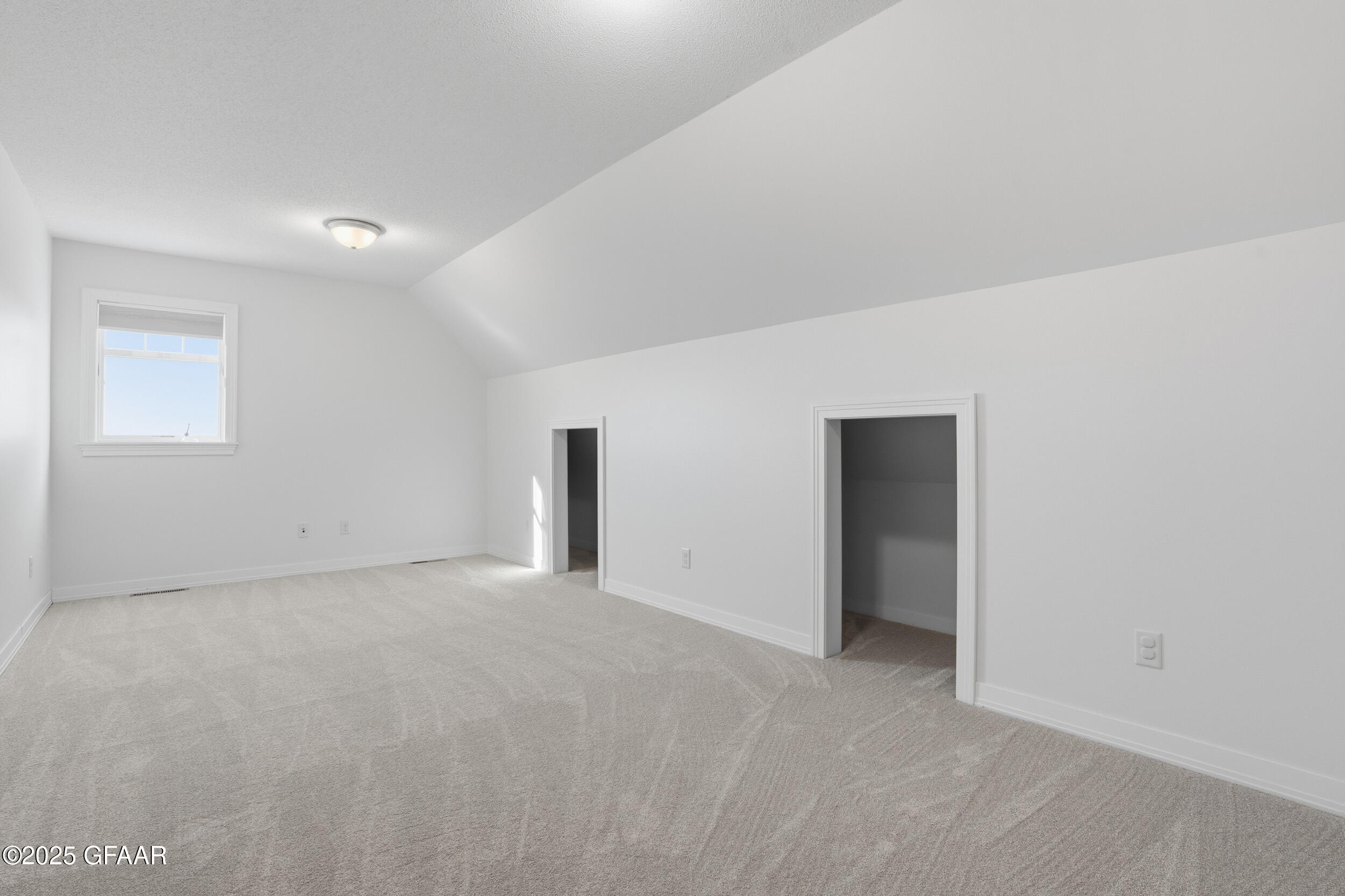 Grand Forks, North Dakota 58201, United States, 4 Bedrooms Bedrooms, ,3 BathroomsBathrooms,Residential,Active,240006