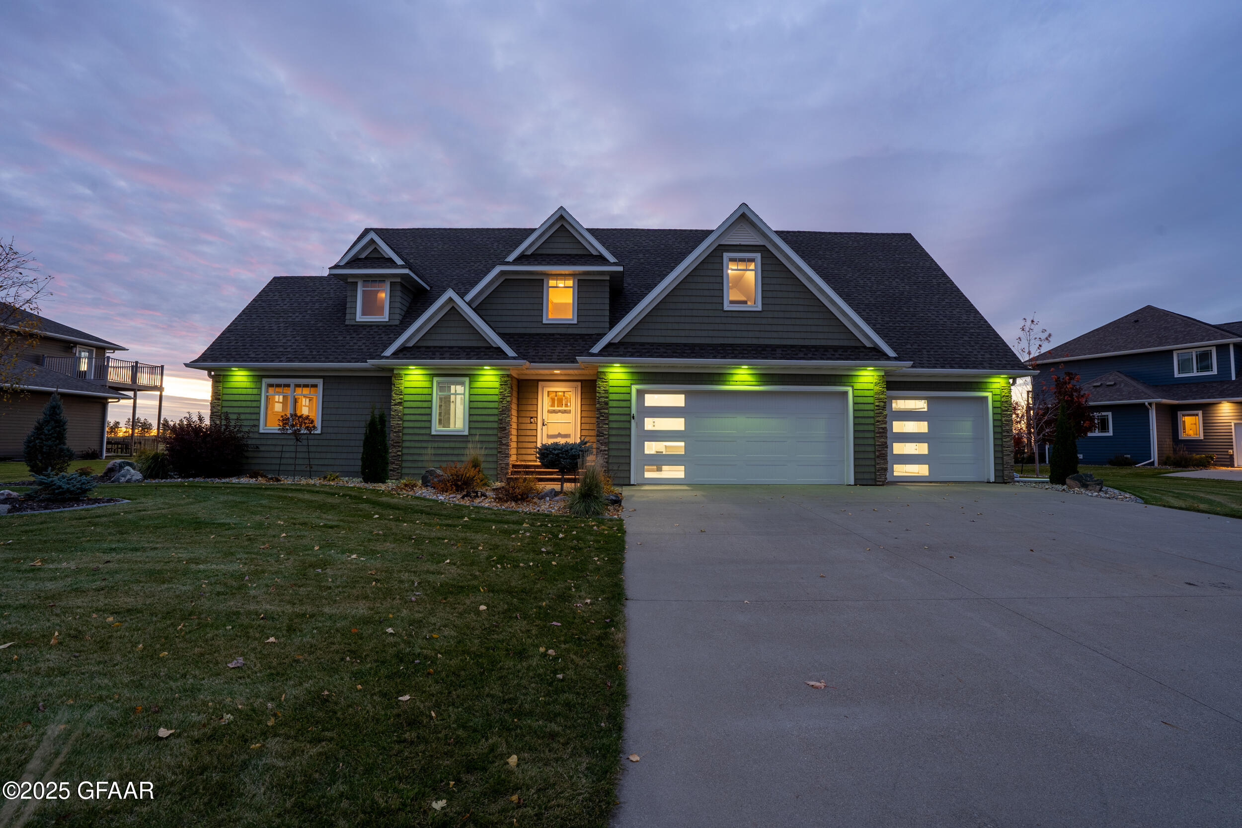 Grand Forks, North Dakota 58201, United States, 4 Bedrooms Bedrooms, ,3 BathroomsBathrooms,Residential,Active,240006