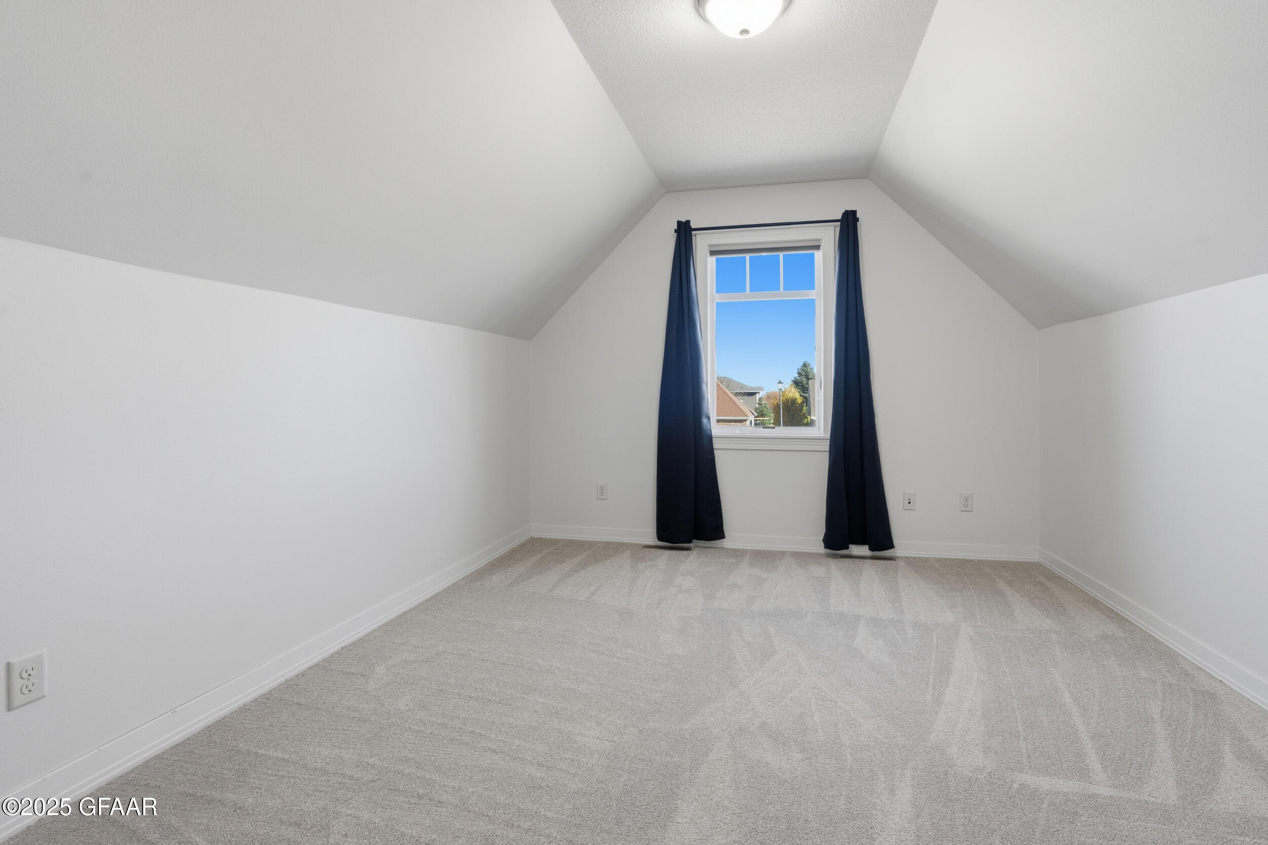 Grand Forks, North Dakota 58201, United States, 4 Bedrooms Bedrooms, ,3 BathroomsBathrooms,Residential,Active,240006