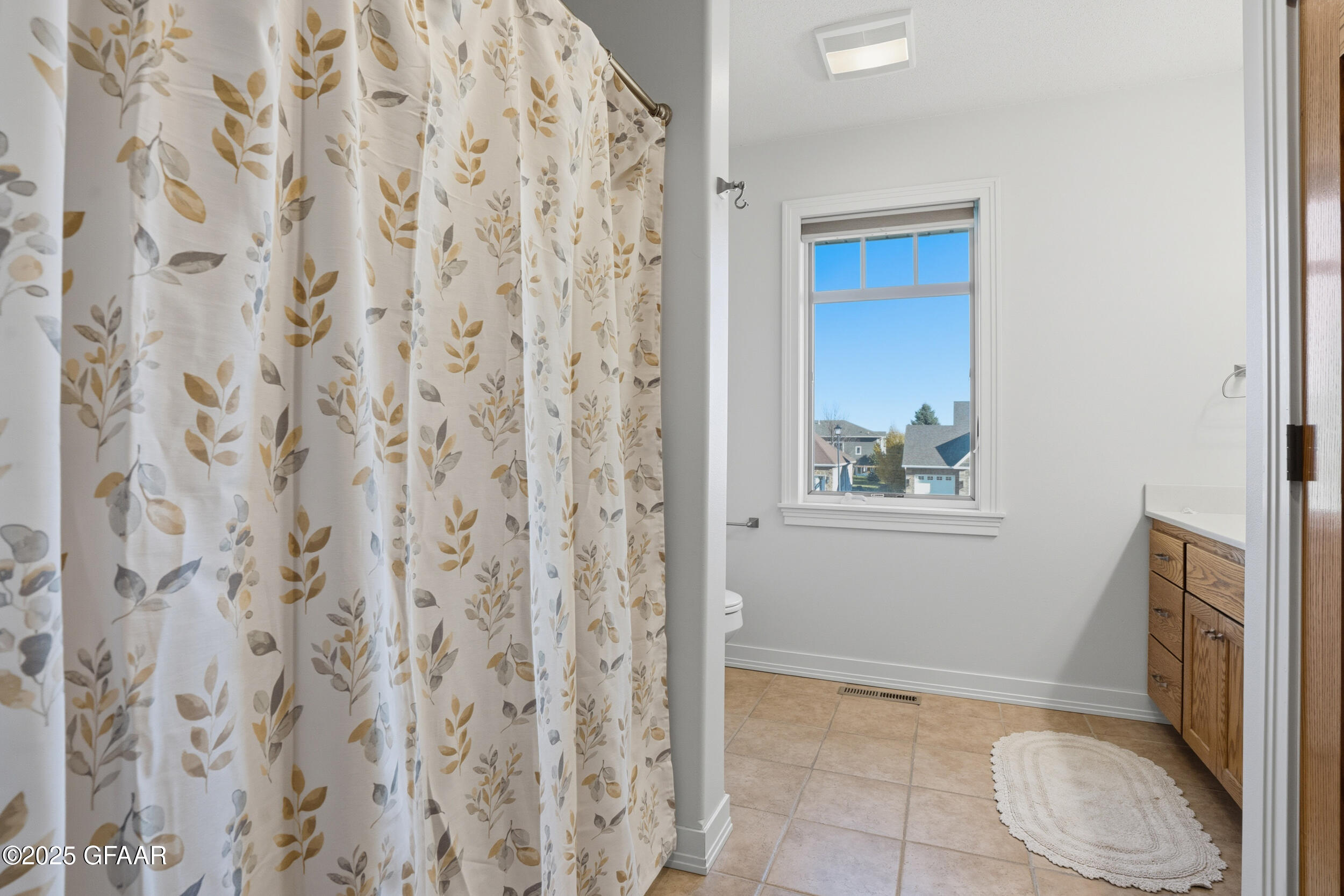 Grand Forks, North Dakota 58201, United States, 4 Bedrooms Bedrooms, ,3 BathroomsBathrooms,Residential,Active,240006