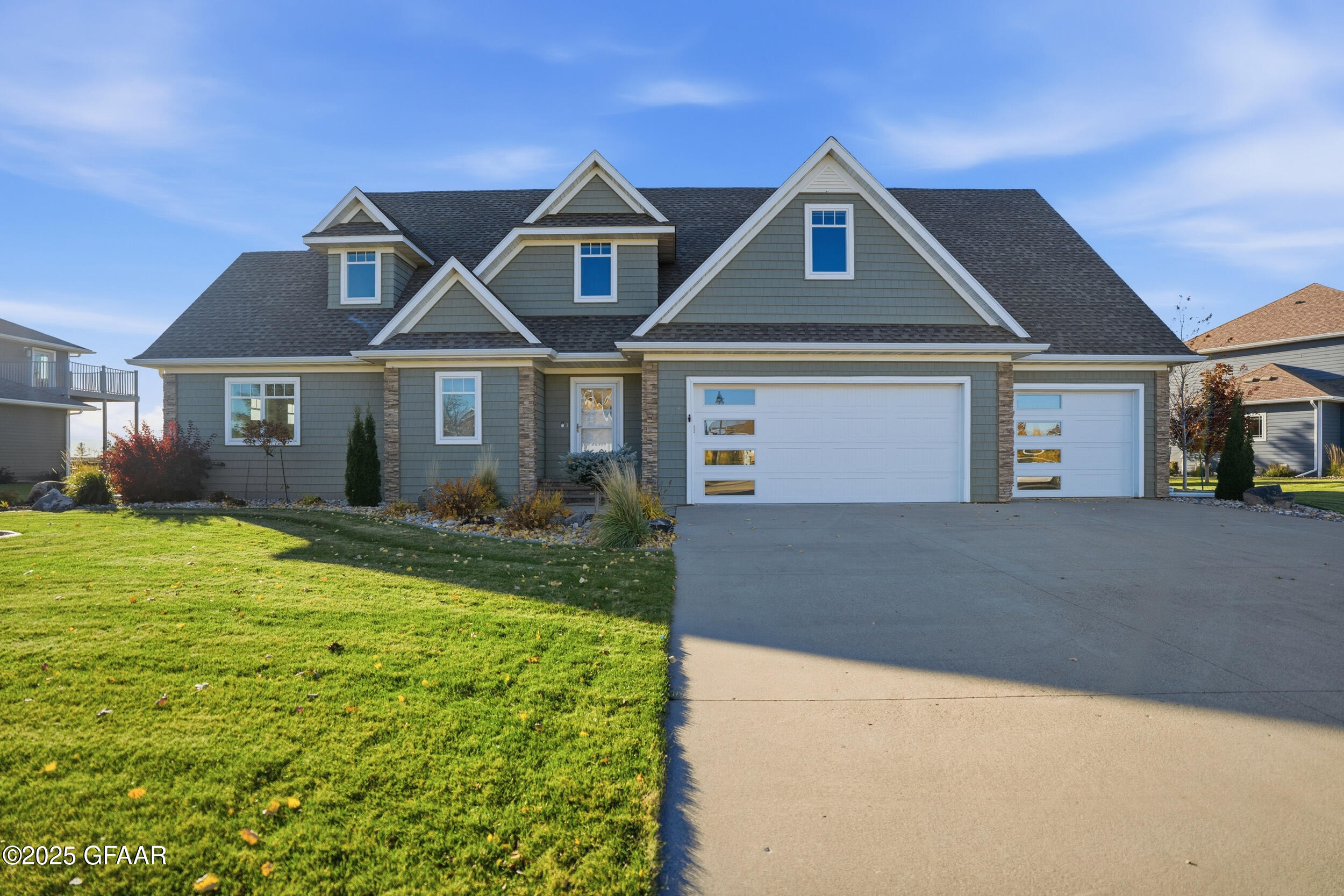 Grand Forks, North Dakota 58201, United States, 4 Bedrooms Bedrooms, ,3 BathroomsBathrooms,Residential,Active,240006