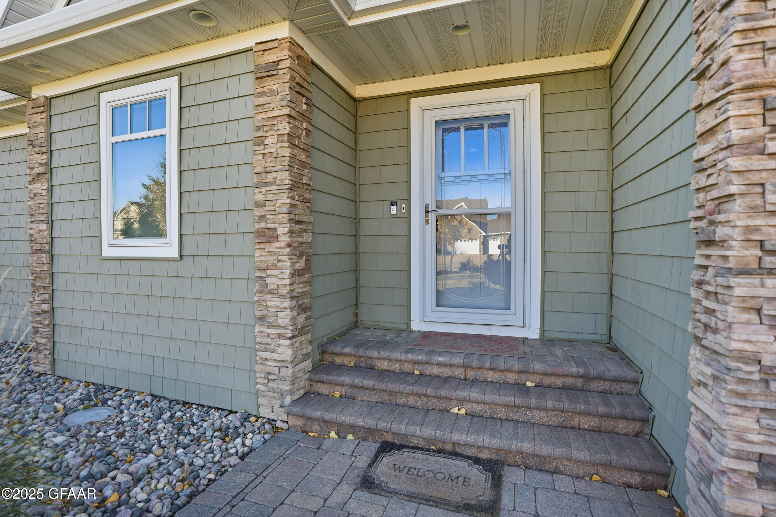 Grand Forks, North Dakota 58201, United States, 4 Bedrooms Bedrooms, ,3 BathroomsBathrooms,Residential,Active,240006