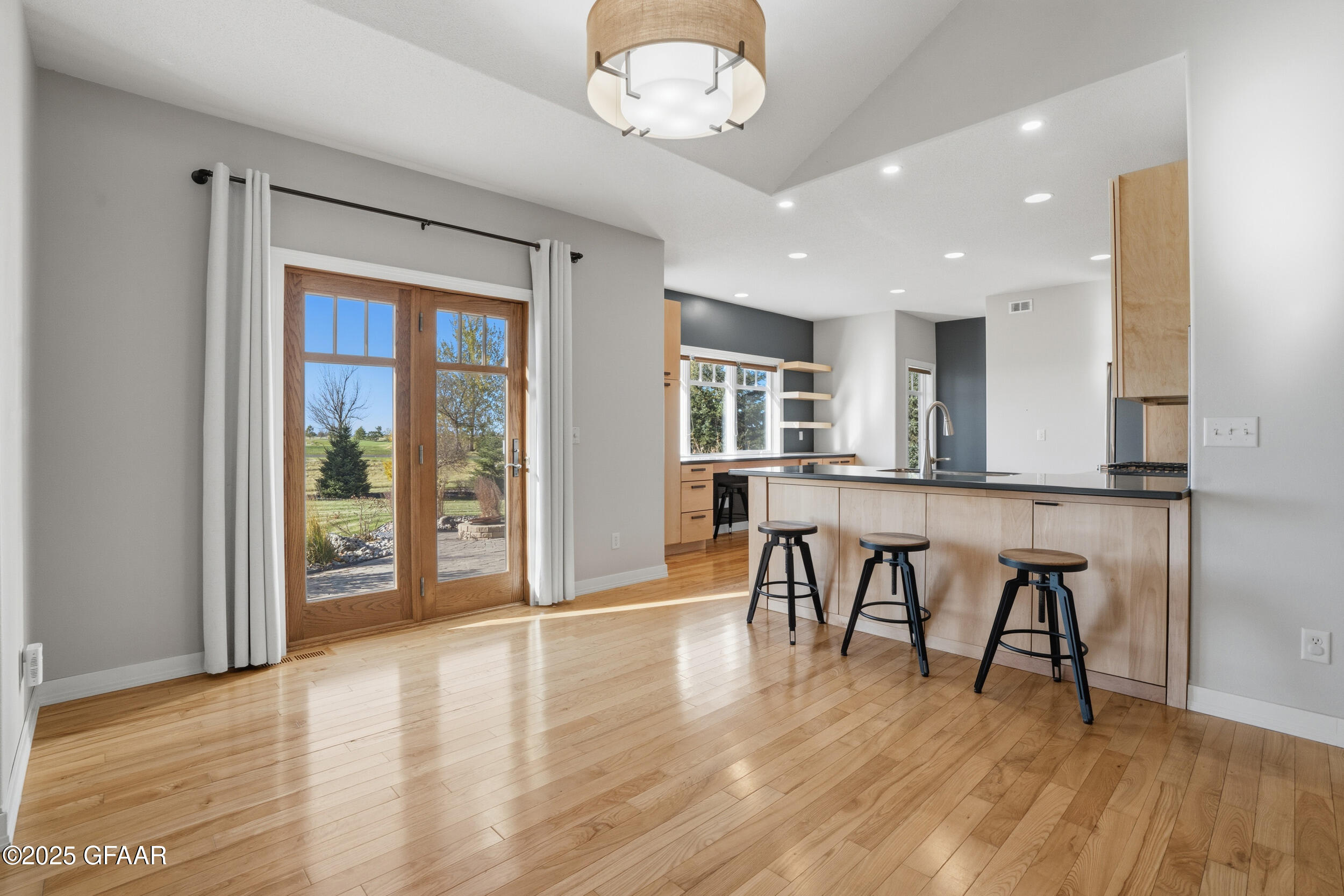 Grand Forks, North Dakota 58201, United States, 4 Bedrooms Bedrooms, ,3 BathroomsBathrooms,Residential,Active,240006