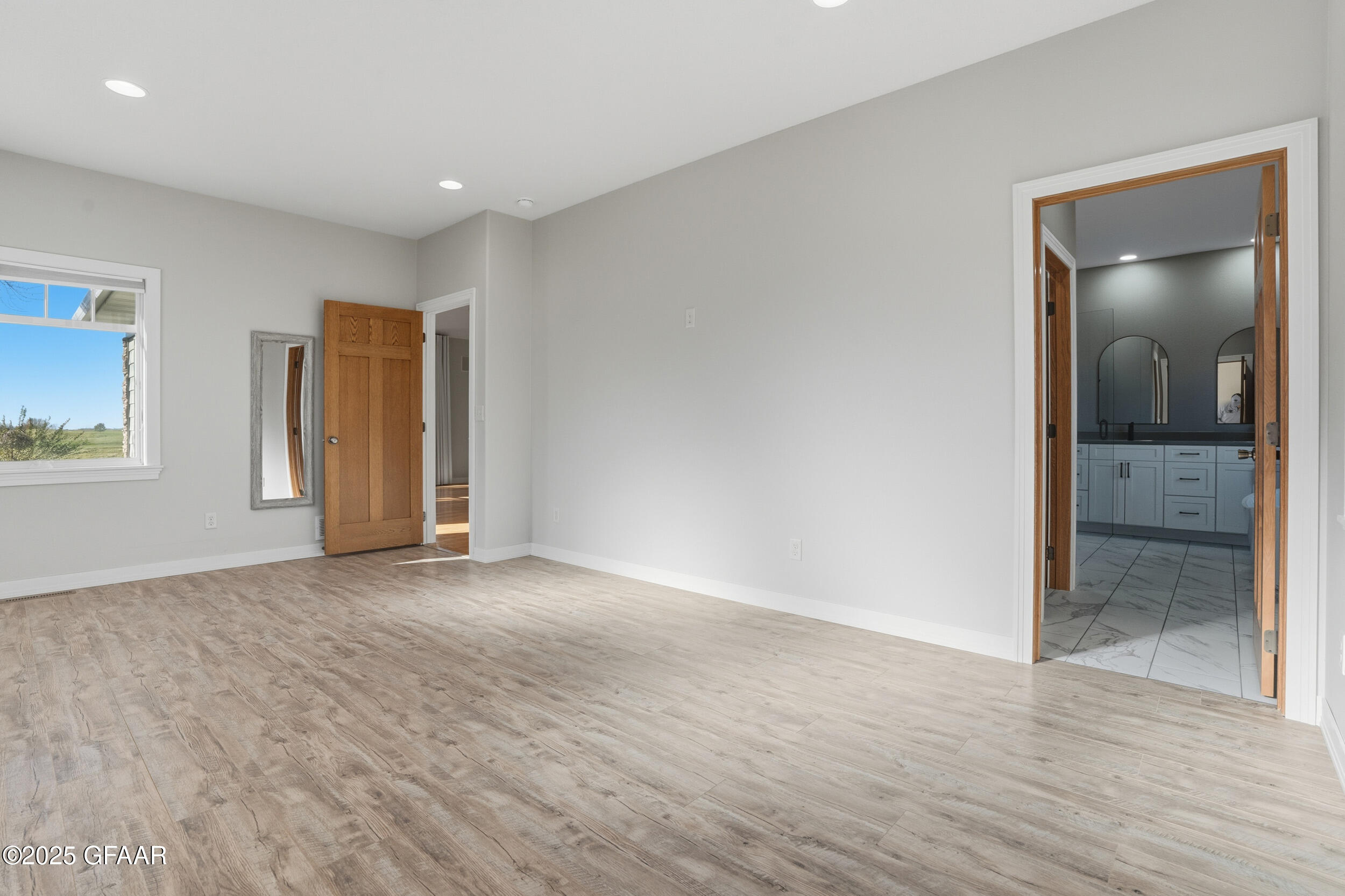 Grand Forks, North Dakota 58201, United States, 4 Bedrooms Bedrooms, ,3 BathroomsBathrooms,Residential,Active,240006